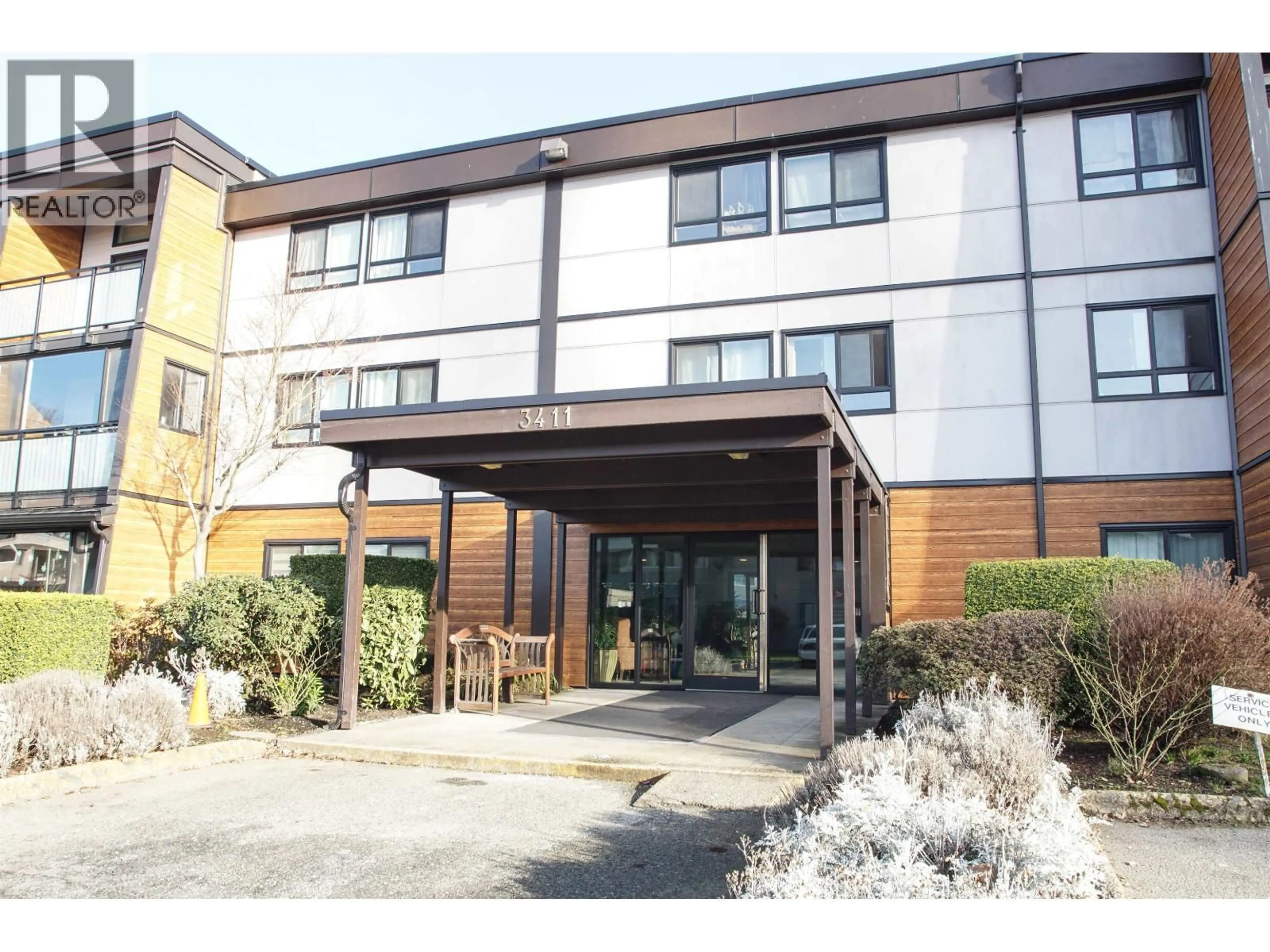 Indoor foyer for 112 - 3411 SPRINGFIELD DRIVE, Richmond British Columbia V7E1Z1