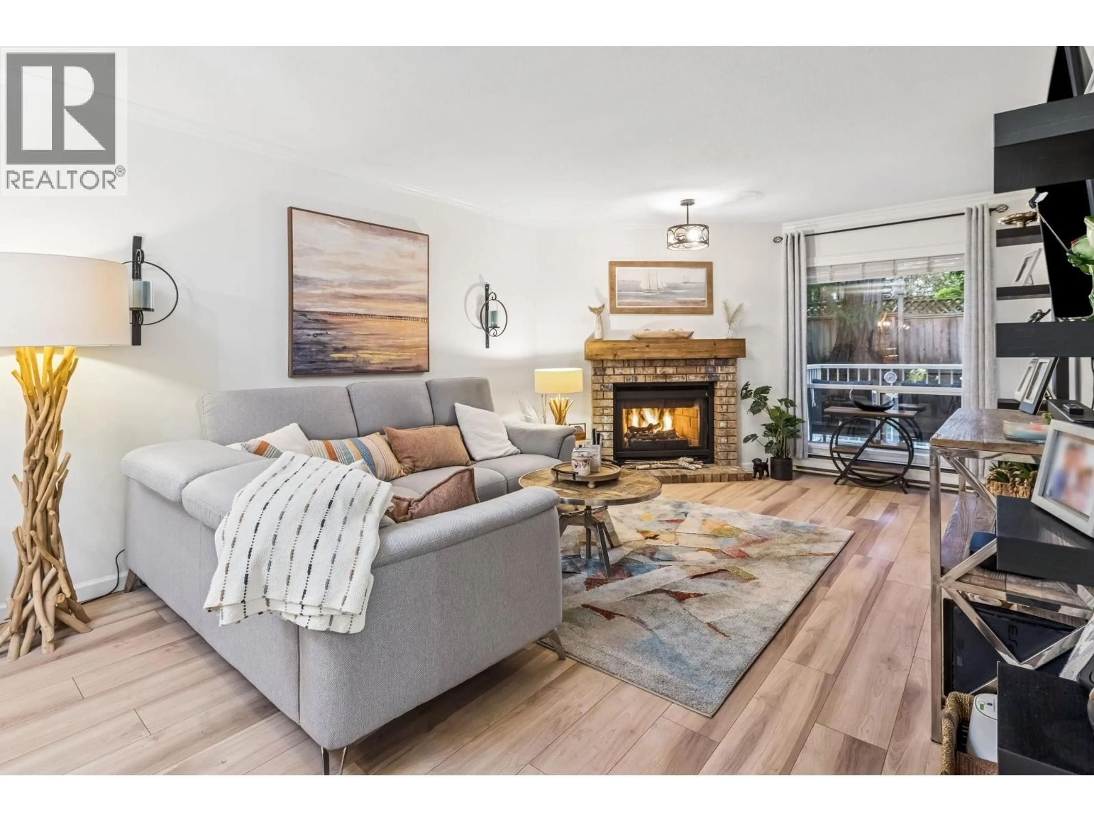 Living room with furniture, wood/laminate floor for 103 - 1441 GARDEN PLACE, Delta British Columbia V4M3Z2