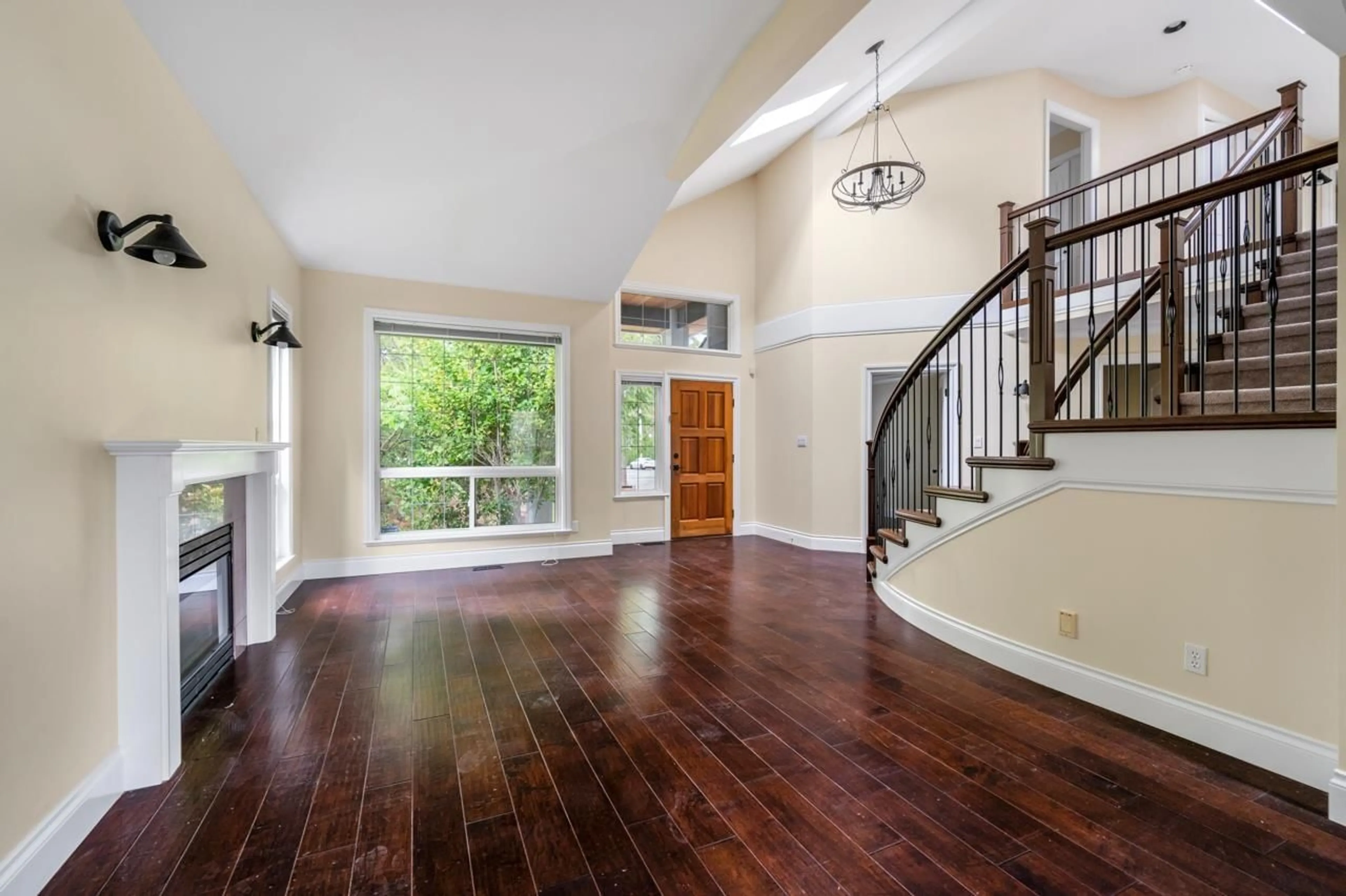 Indoor entryway for 12588 25 AVENUE, Surrey British Columbia V4A2K3