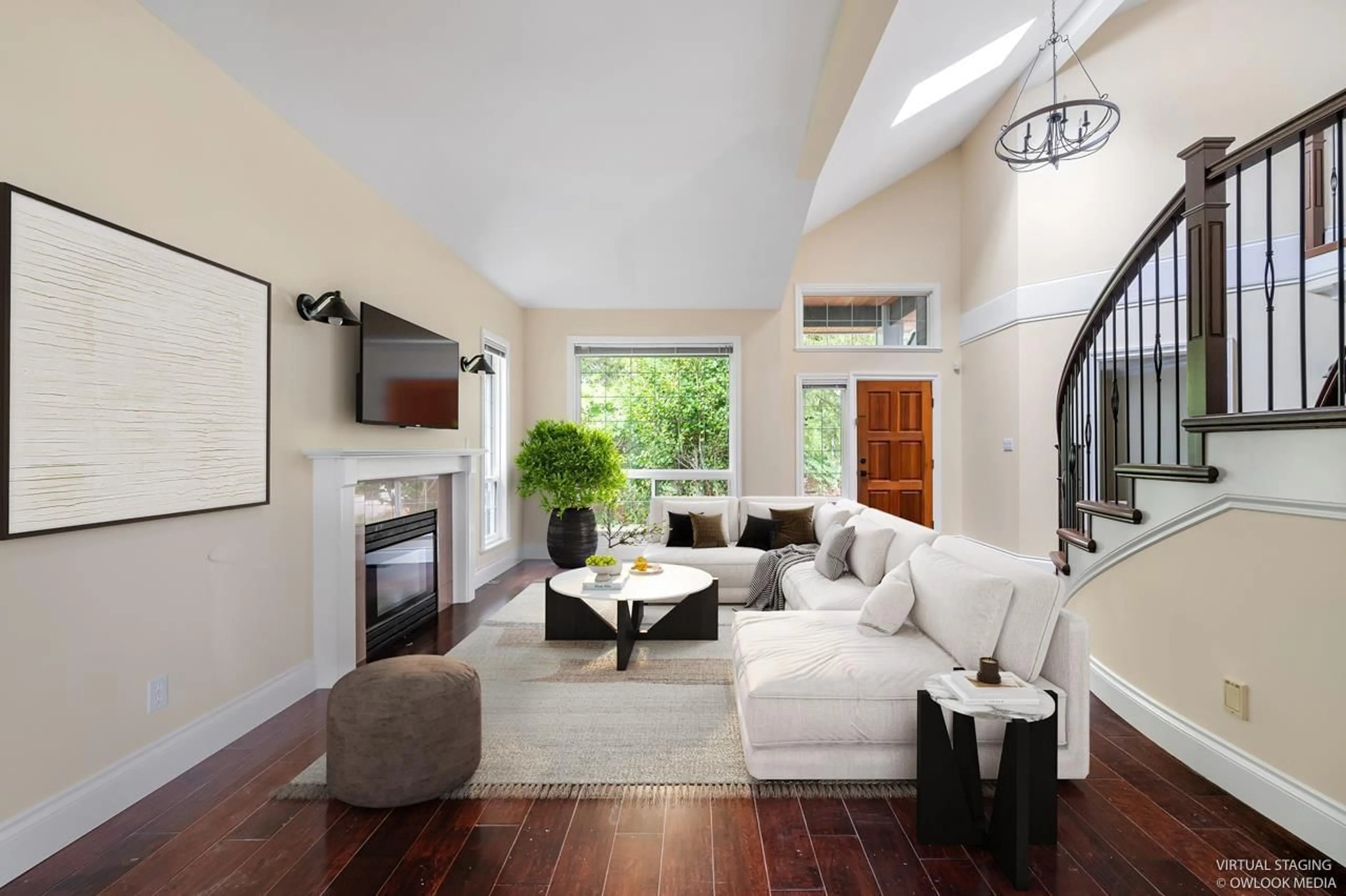 Living room with furniture, unknown for 12588 25 AVENUE, Surrey British Columbia V4A2K3