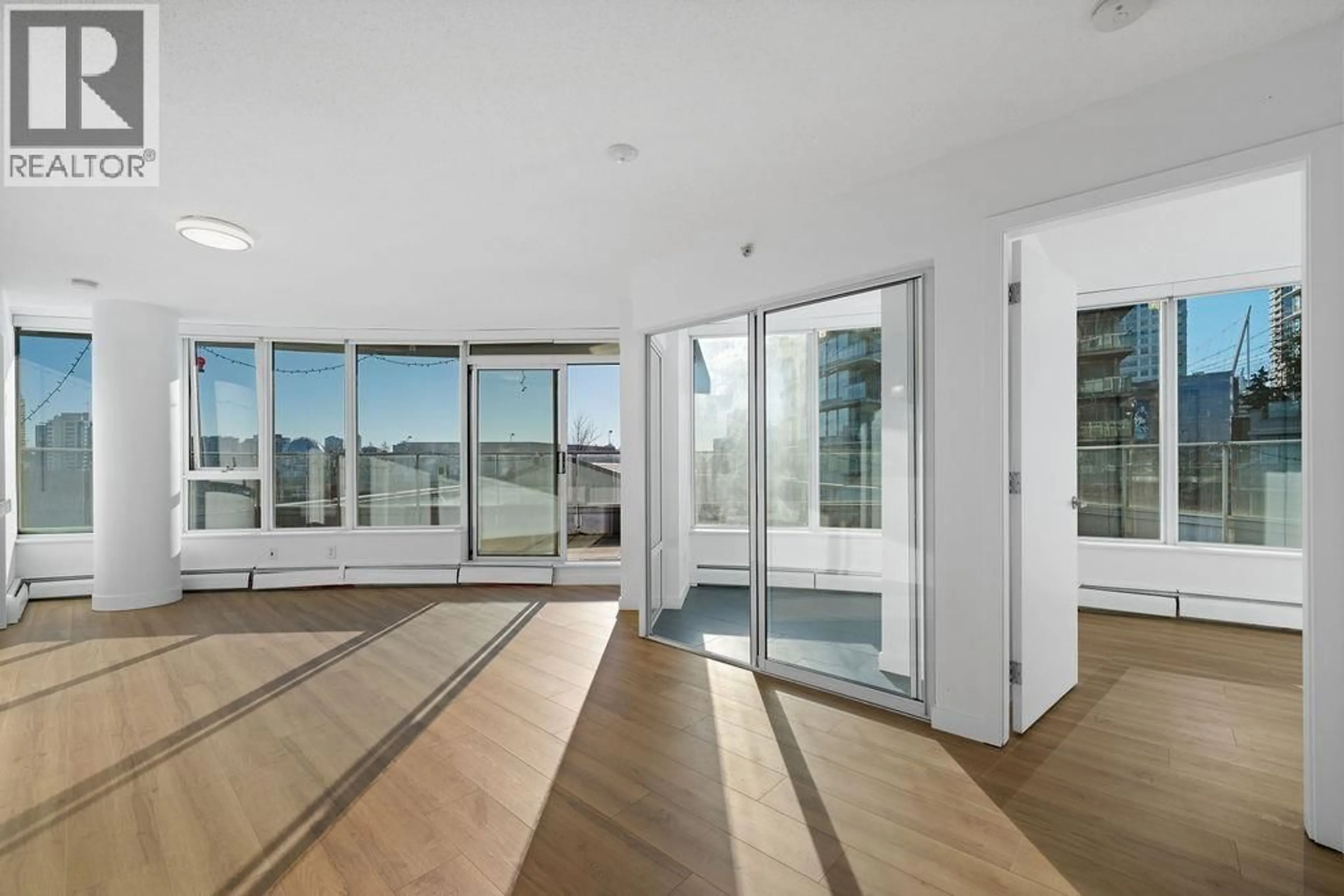 Indoor foyer for 602 - 58 KEEFER PLACE, Vancouver British Columbia V6B0B8