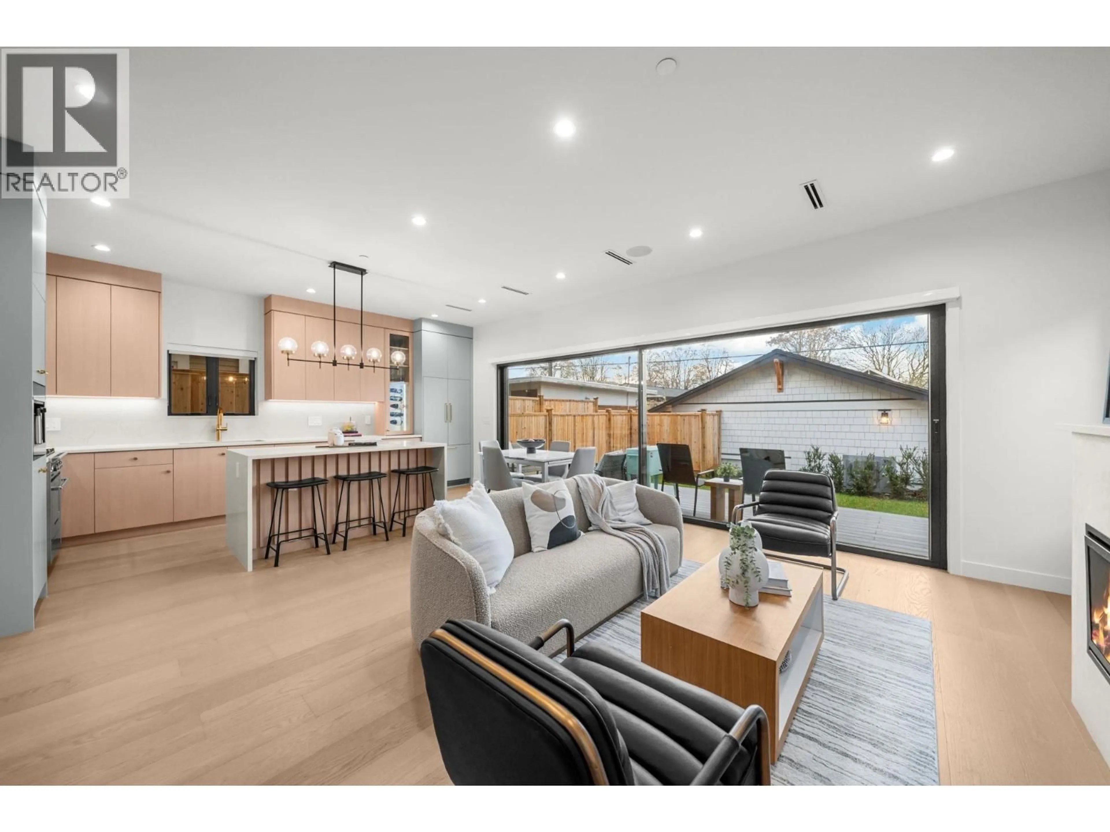 Unknown for 2 - 2247 PARKER STREET, Vancouver British Columbia V5L2L8