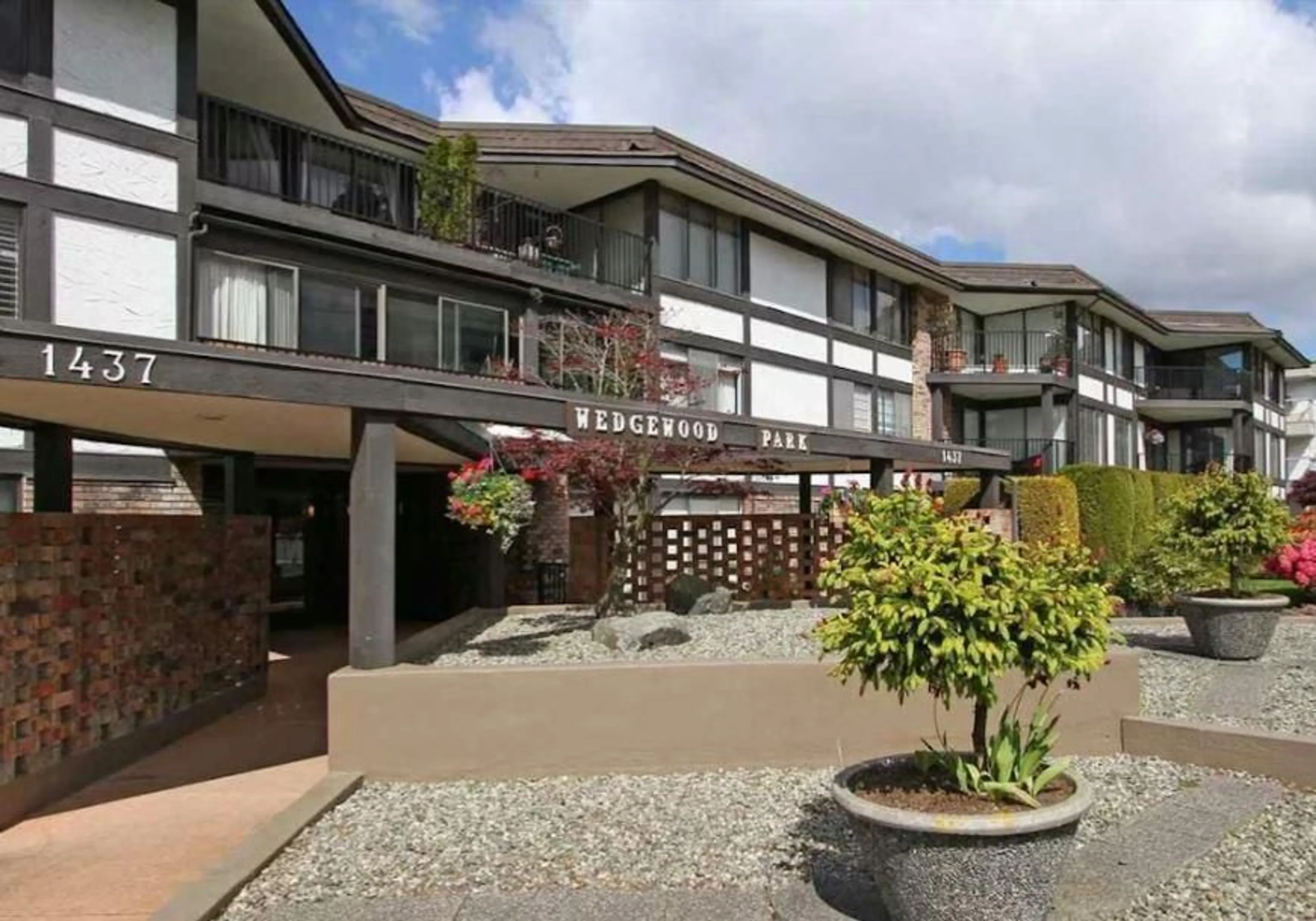 Patio, unknown for 404 - 1437 FOSTER STREET, White Rock British Columbia V4B3X6