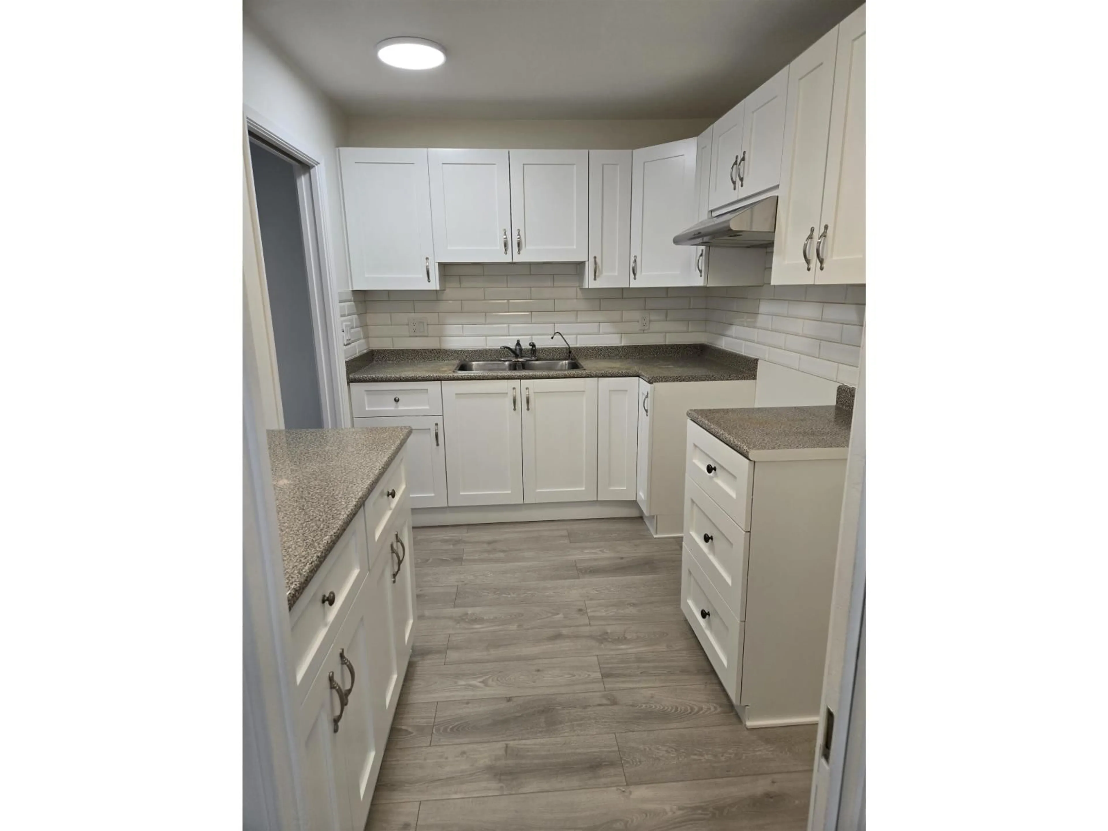 Standard kitchen, unknown for 404 - 1437 FOSTER STREET, White Rock British Columbia V4B3X6