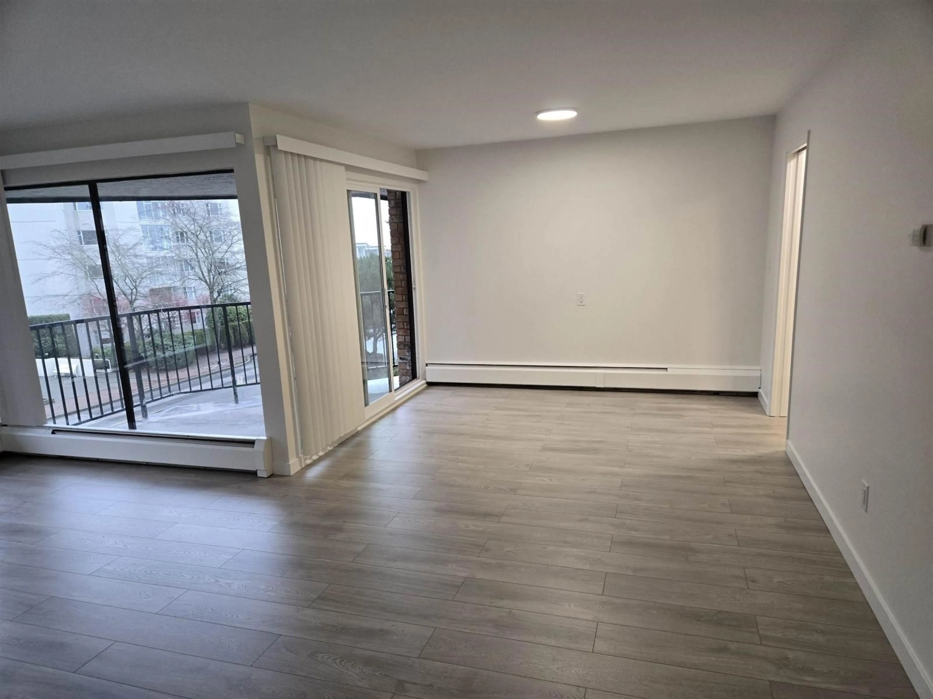 A pic of a room for 404 - 1437 FOSTER STREET, White Rock British Columbia V4B3X6