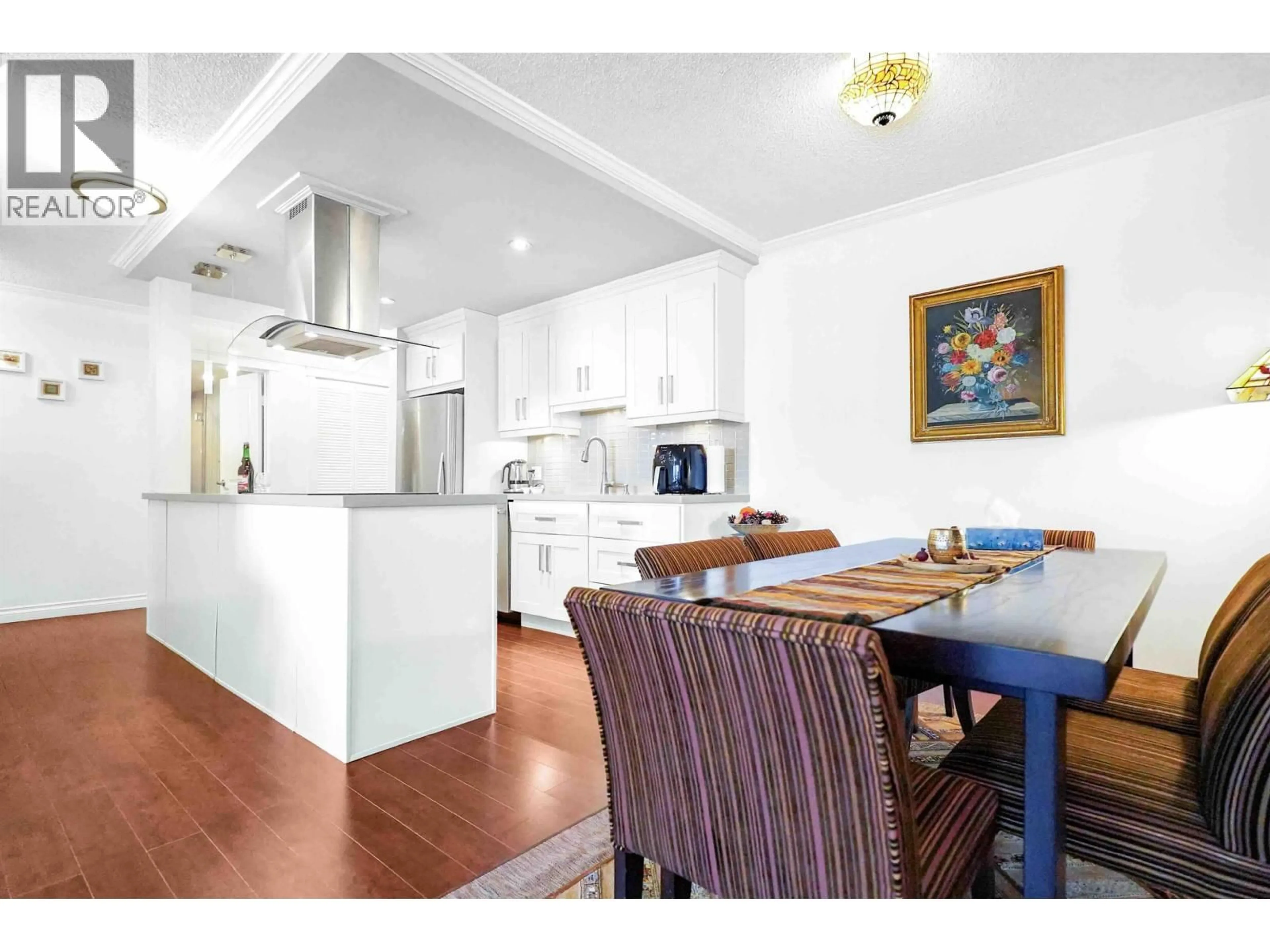 Open concept kitchen, wood/laminate floor for 306 - 2020 FULLERTON AVENUE, North Vancouver British Columbia V7P3G3