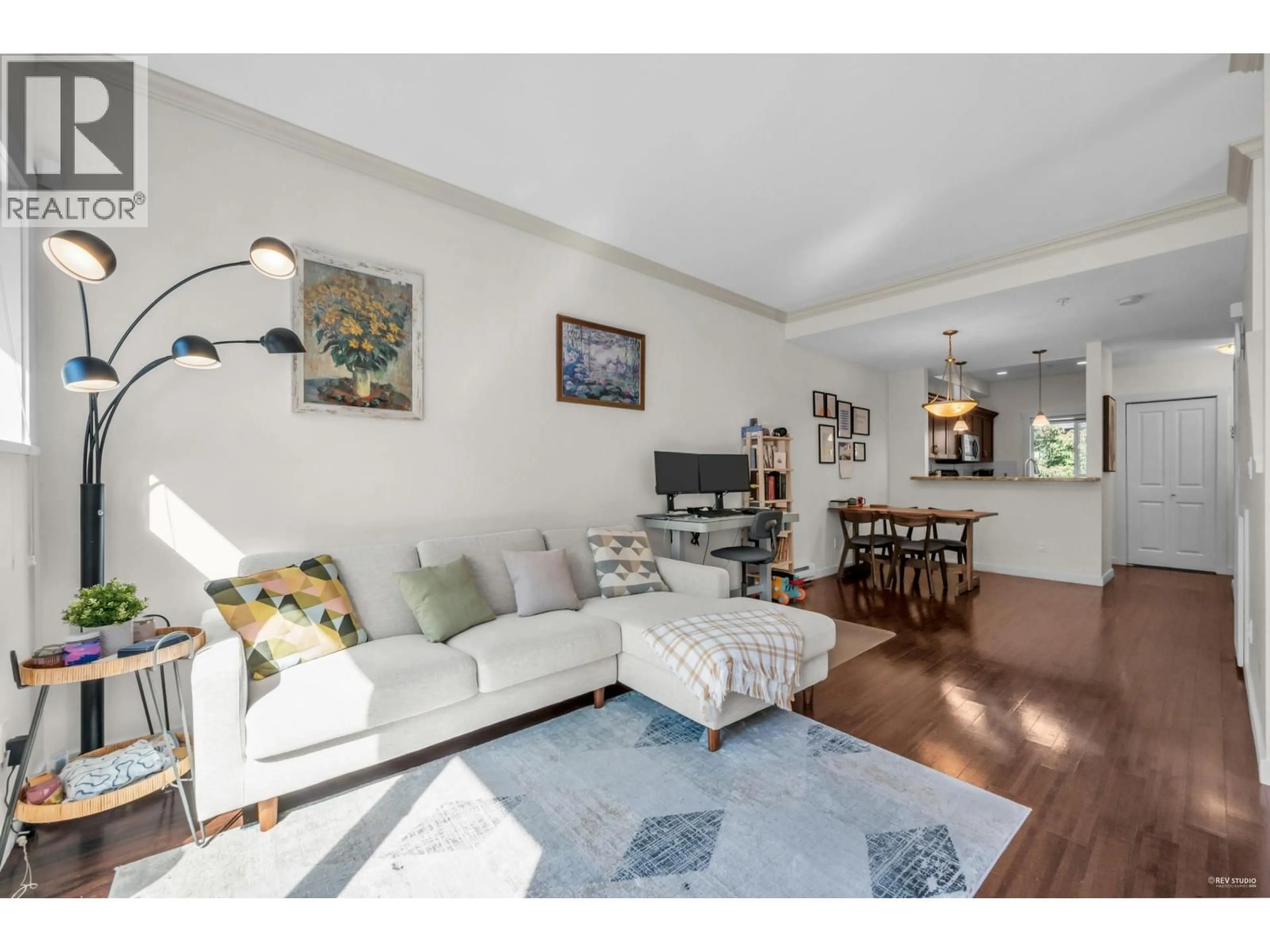 Living room with furniture, unknown for 10 - 6888 RUMBLE STREET, Burnaby British Columbia V5E1A8