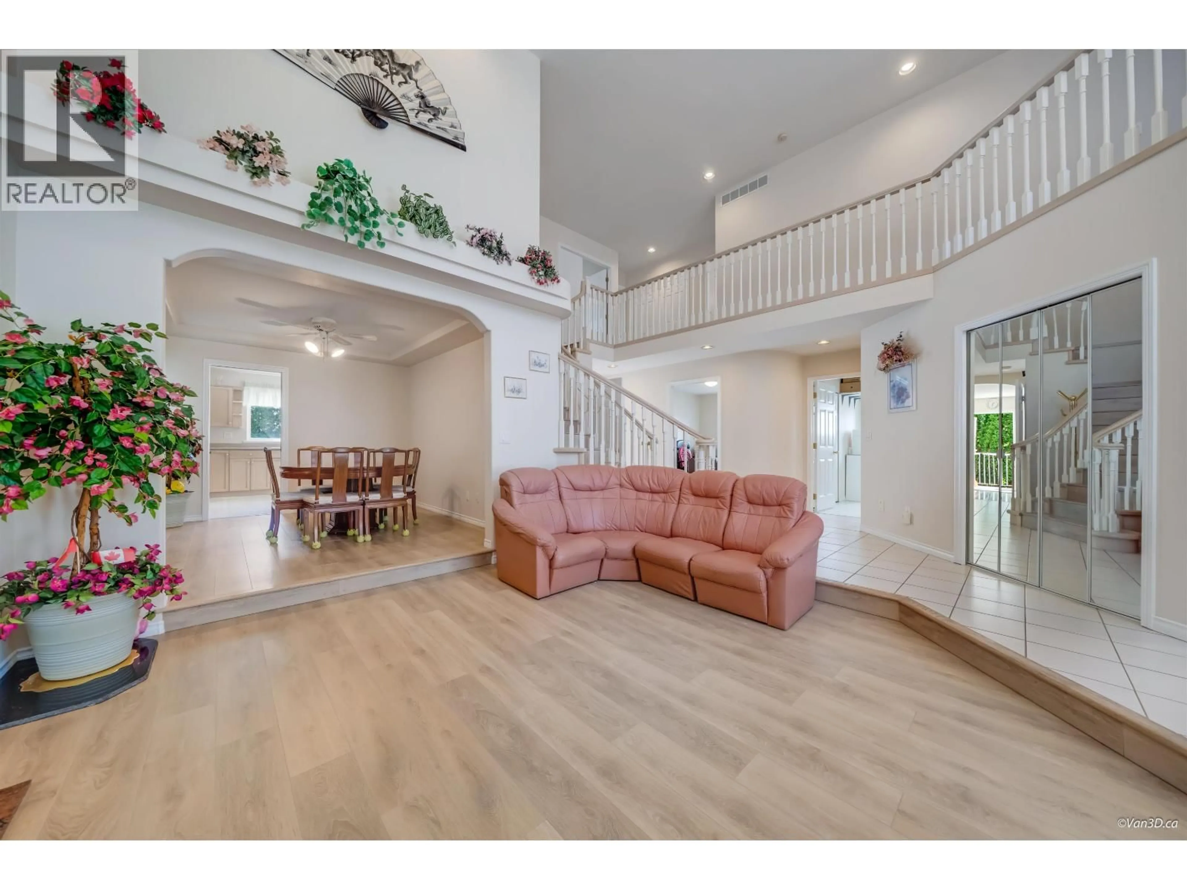 Indoor foyer for 2870 STANLEY PLACE, Coquitlam British Columbia V3B7L7