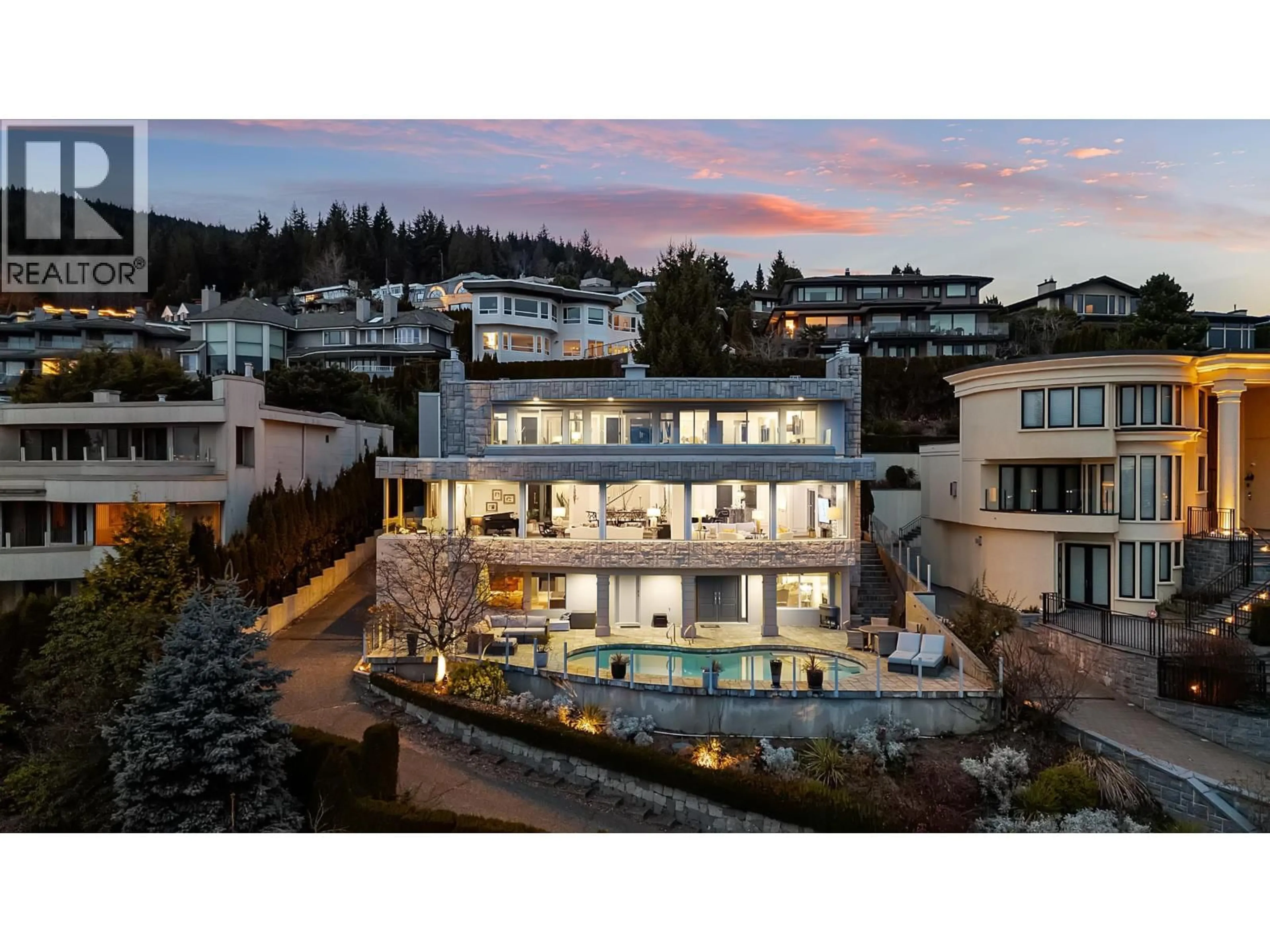 A pic from outside/outdoor area/front of a property/back of a property/a pic from drone, unknown for 1439 CHIPPENDALE ROAD, West Vancouver British Columbia V7S2N7