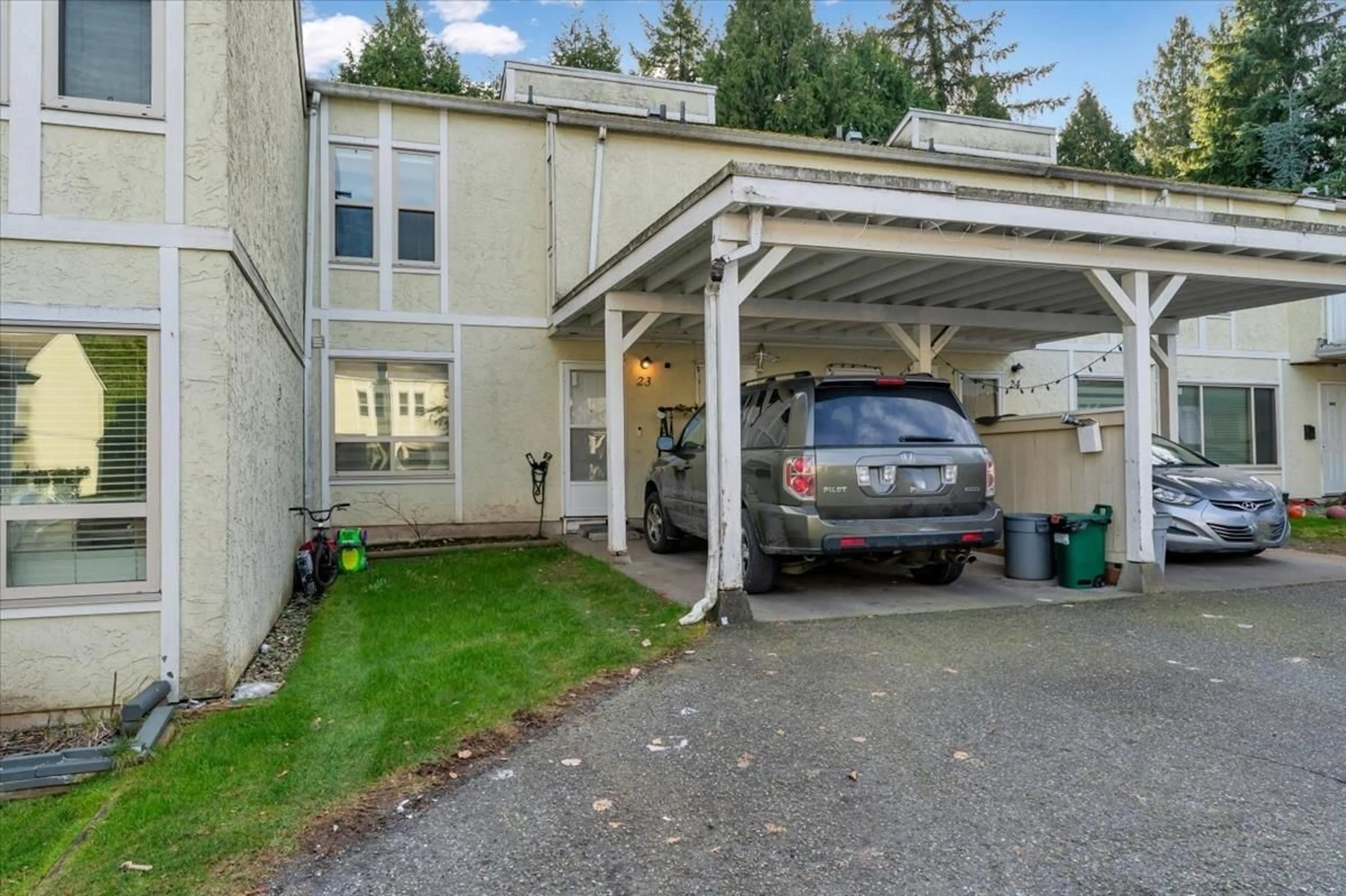 Indoor garage for 23 - 3075 TRETHEWEY STREET, Abbotsford British Columbia V2T3R4