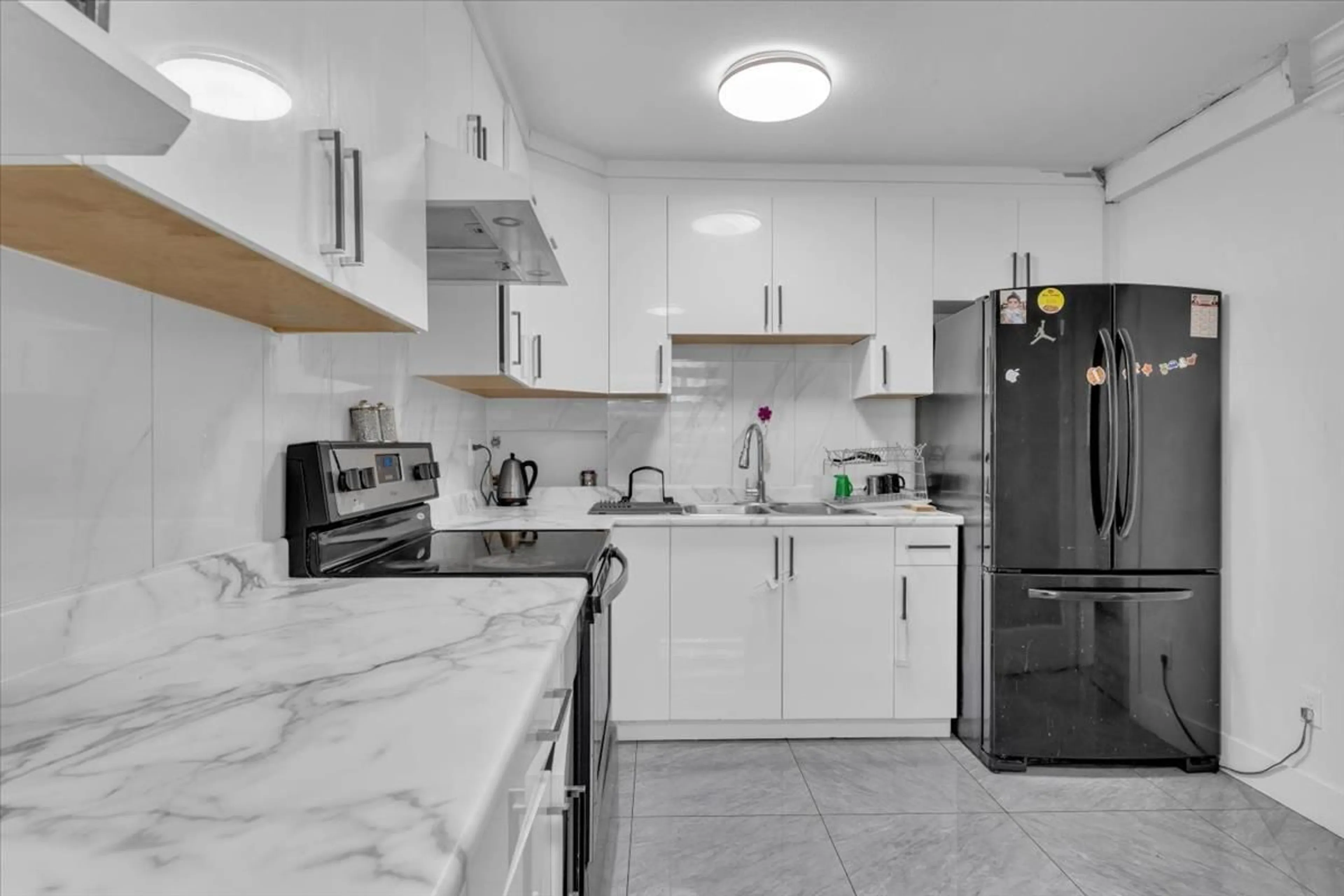 Standard kitchen, ceramic/tile floor for 23 - 3075 TRETHEWEY STREET, Abbotsford British Columbia V2T3R4