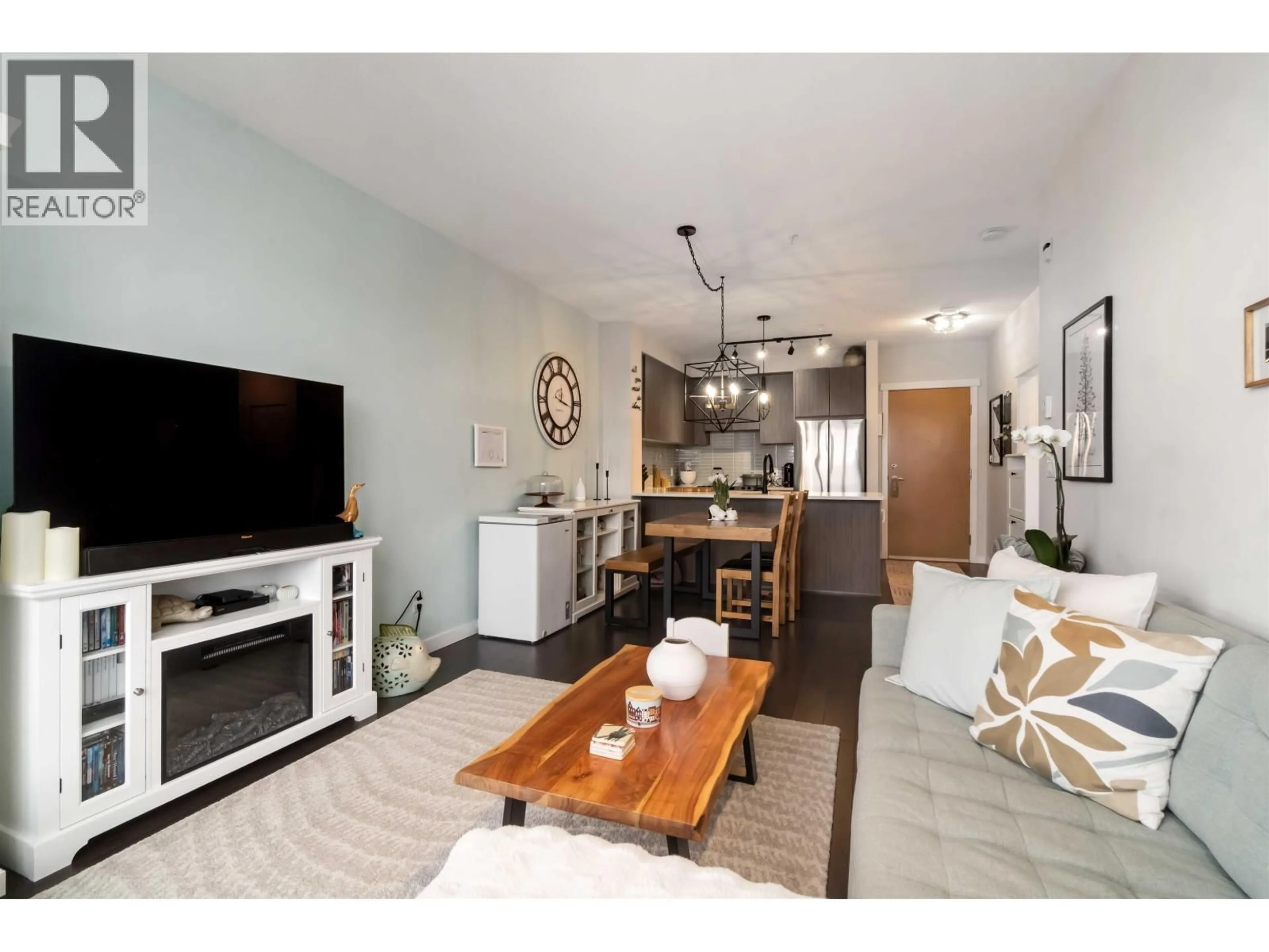 Living room with furniture, unknown for 503 - 9168 SLOPES MEWS, Burnaby British Columbia V5A0E4