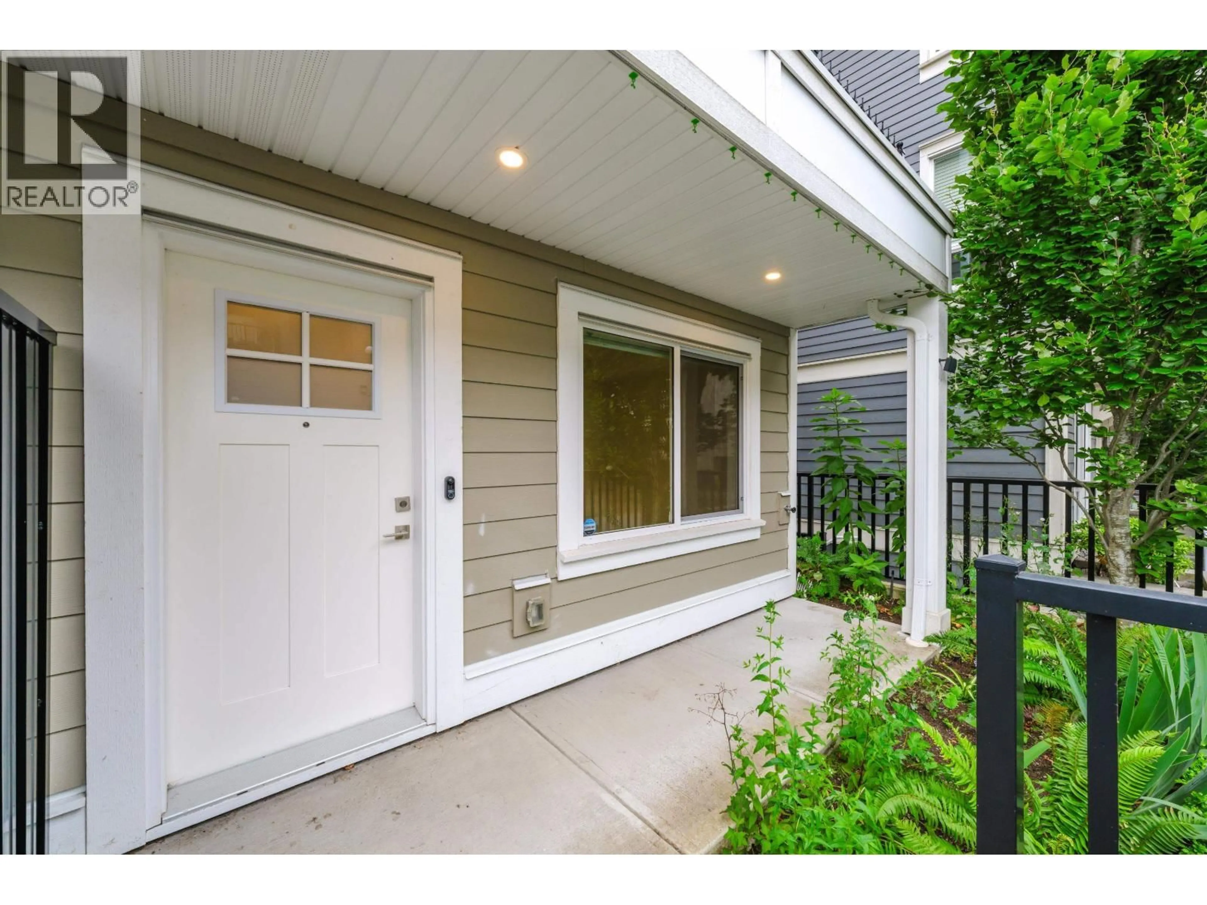 Indoor entryway for 4908 ELLIS LANE, Delta British Columbia V4K0E1