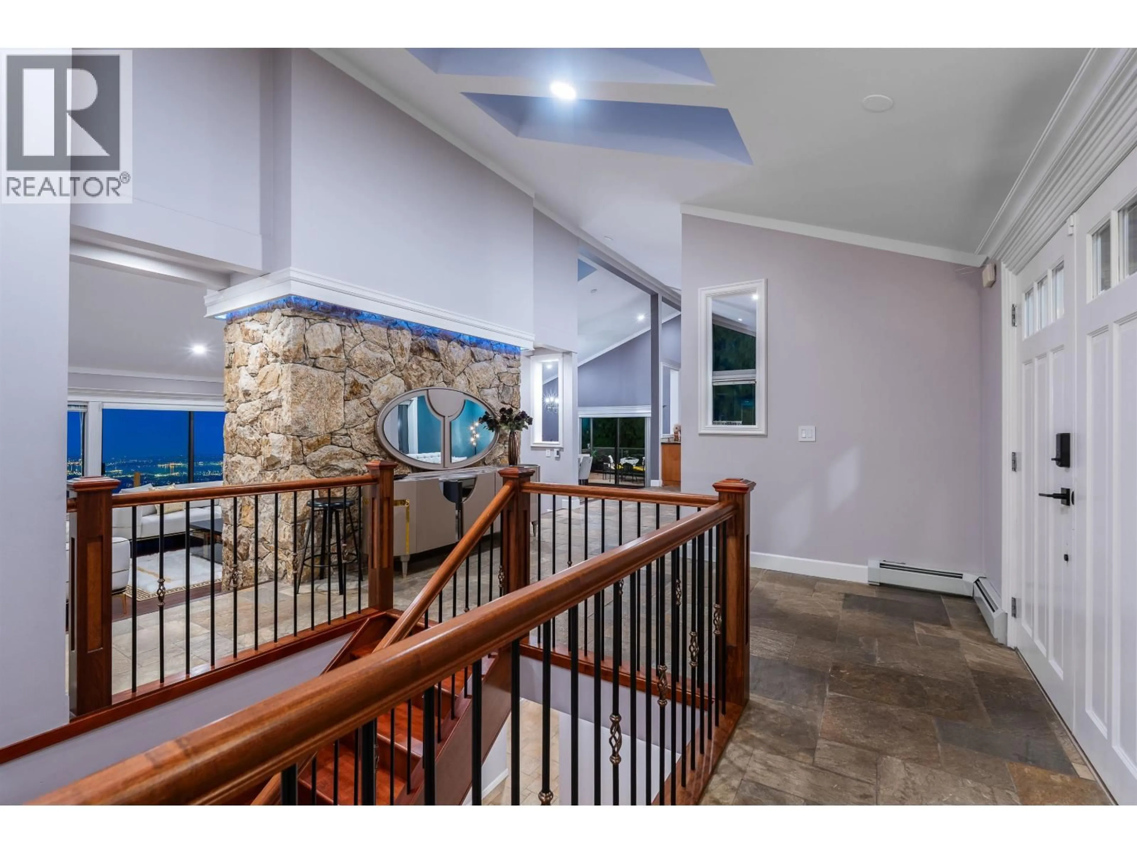 Indoor foyer for 1521 CHARTWELL DRIVE, West Vancouver British Columbia V7S2R9