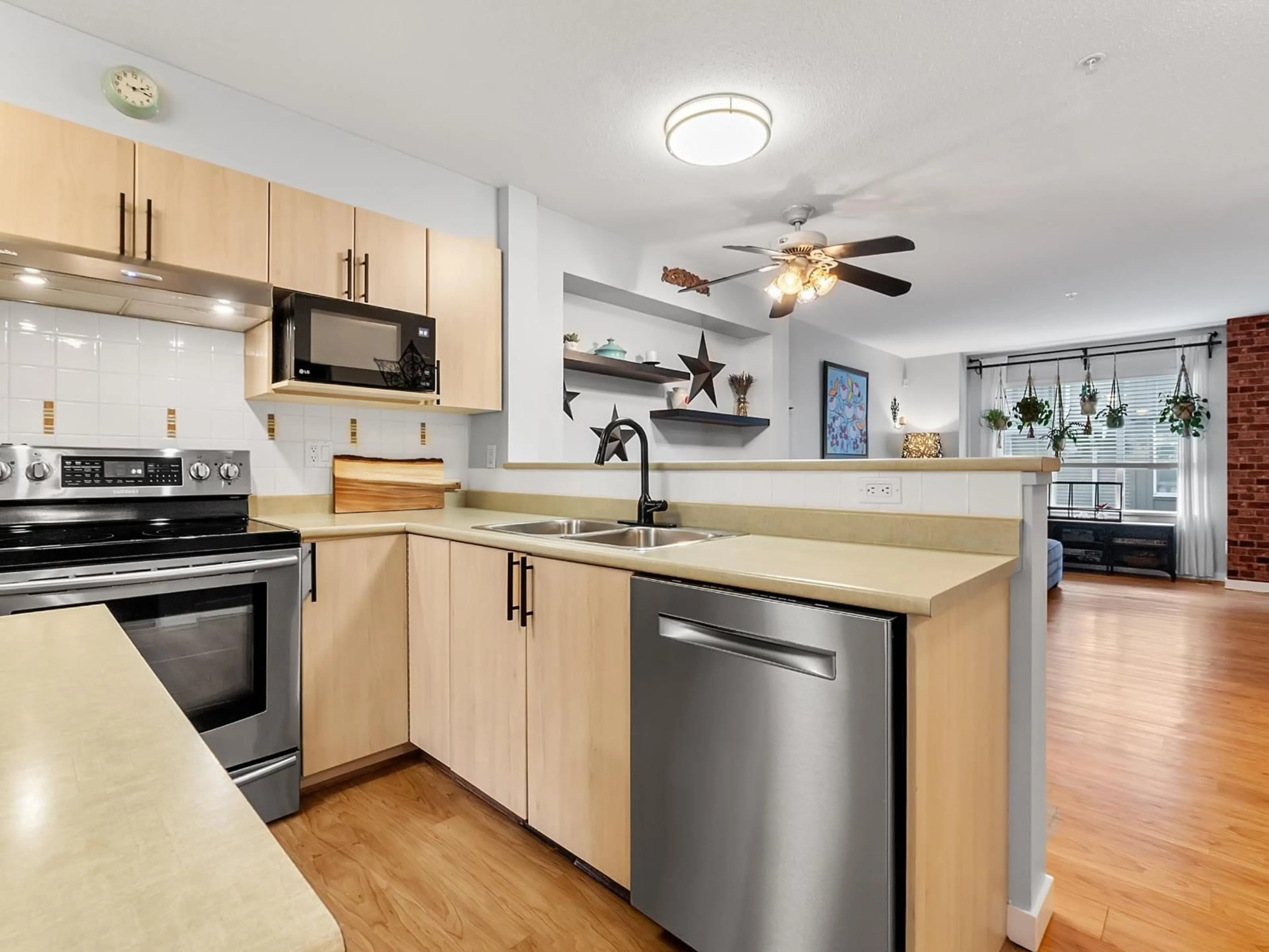 Open concept kitchen, unknown for 10 - 6651 203 STREET, Langley British Columbia V2Y2Z2