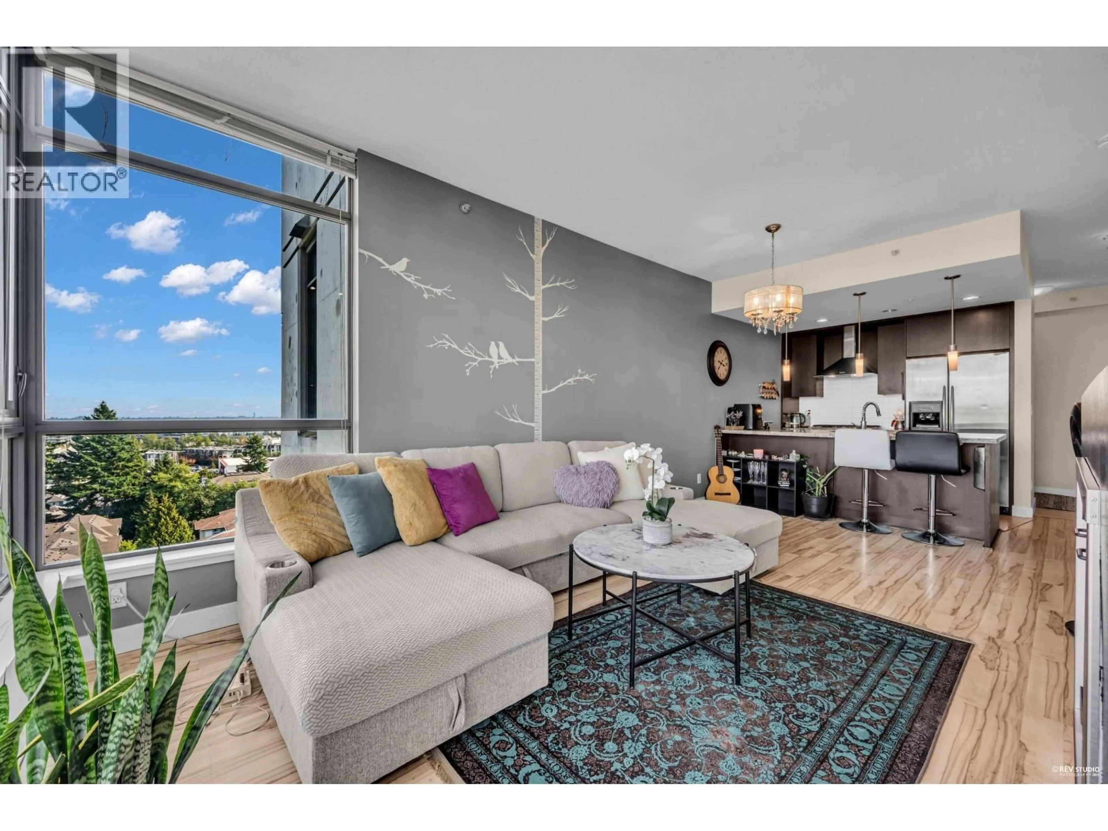 Living room with furniture, unknown for 1606 - 7088 18TH AVENUE, Burnaby British Columbia V3N0A2