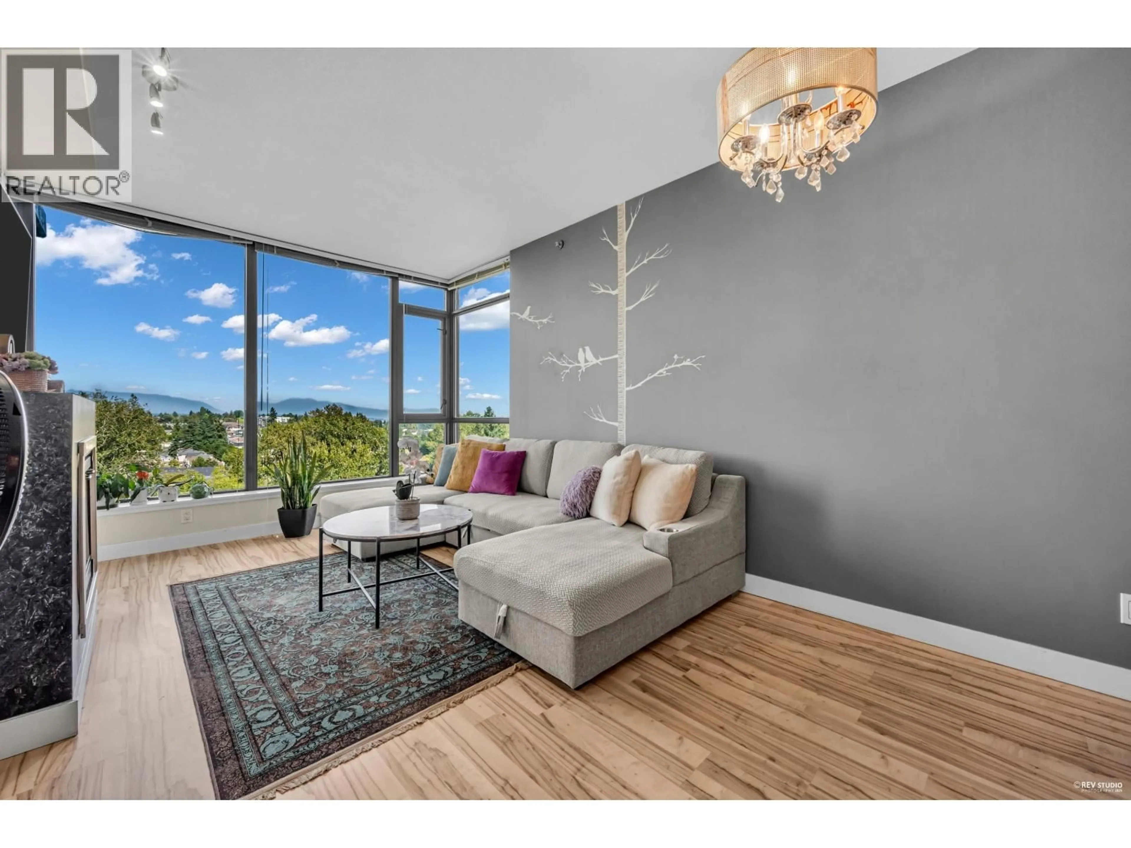 Living room with furniture, wood/laminate floor for 1606 - 7088 18TH AVENUE, Burnaby British Columbia V3N0A2