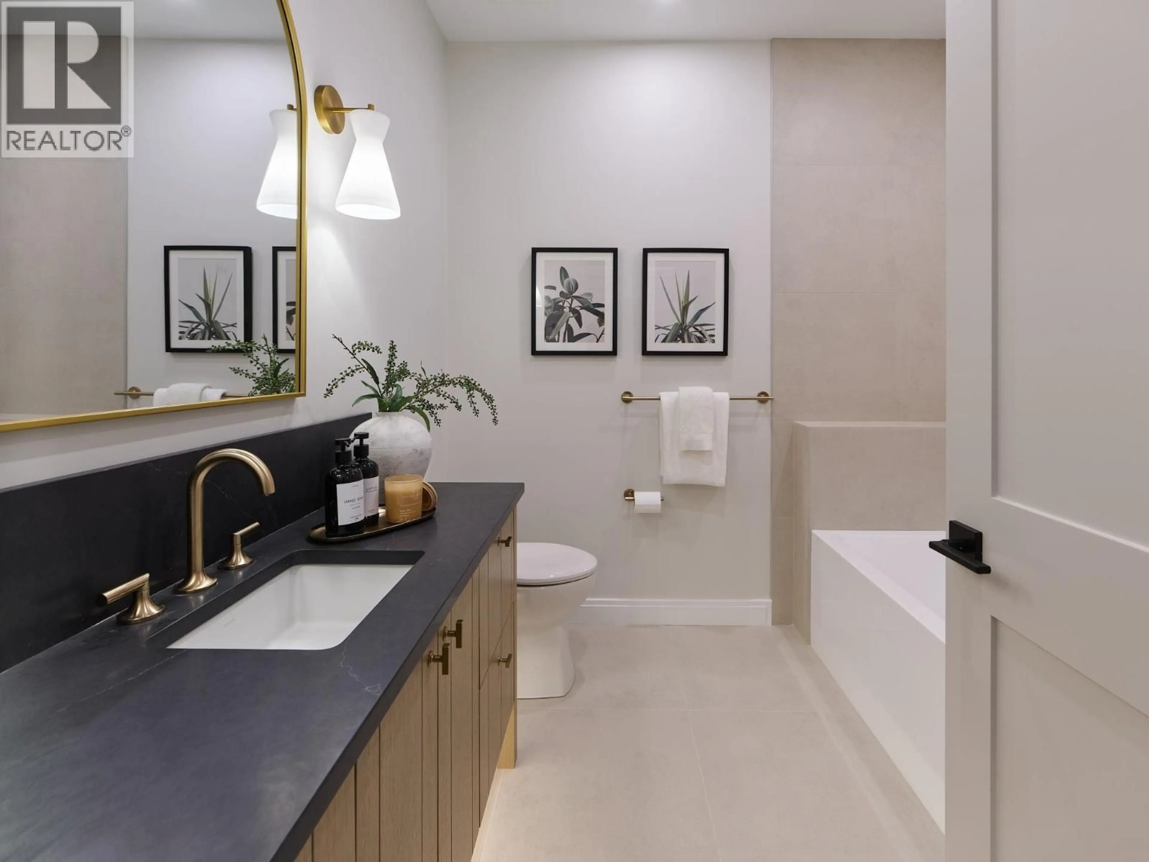 Contemporary bathroom, ceramic/tile floor for 2540 GRANT STREET, Vancouver British Columbia V5K3G7