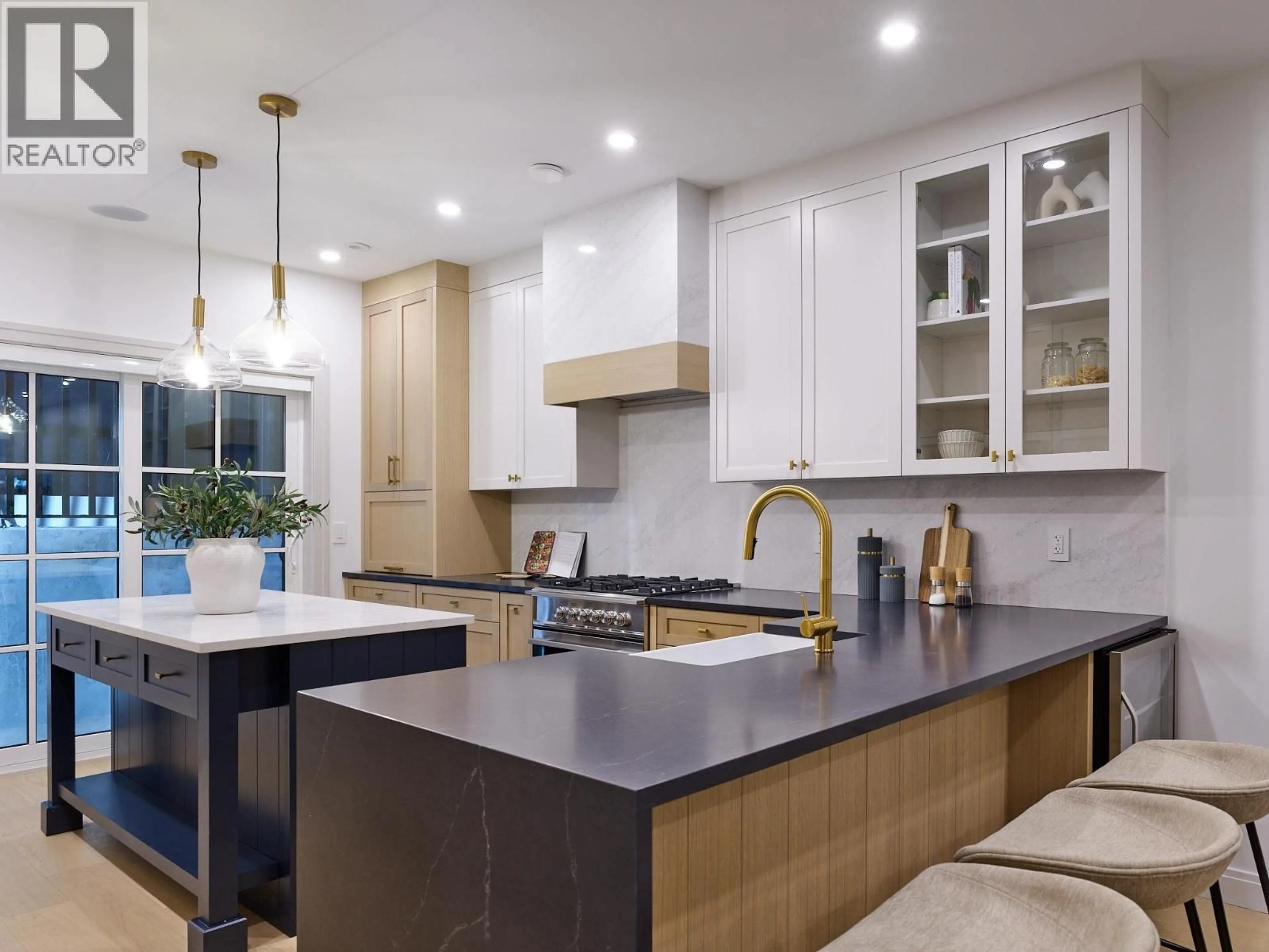 Contemporary kitchen, unknown for 2540 GRANT STREET, Vancouver British Columbia V5K3G7