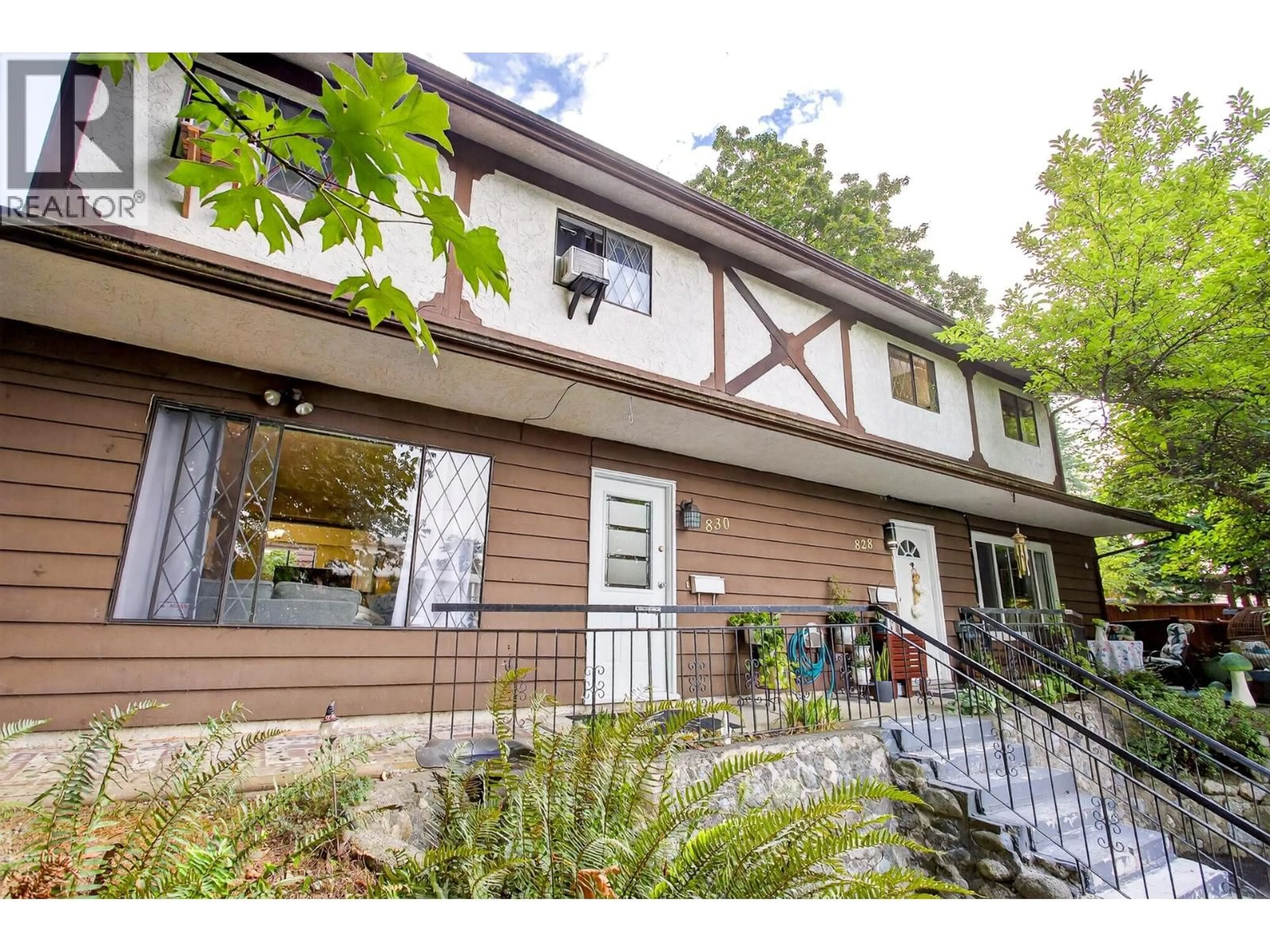 Home with vinyl exterior material, street for 830 INGERSOLL AVENUE, Coquitlam British Columbia V3J4L9