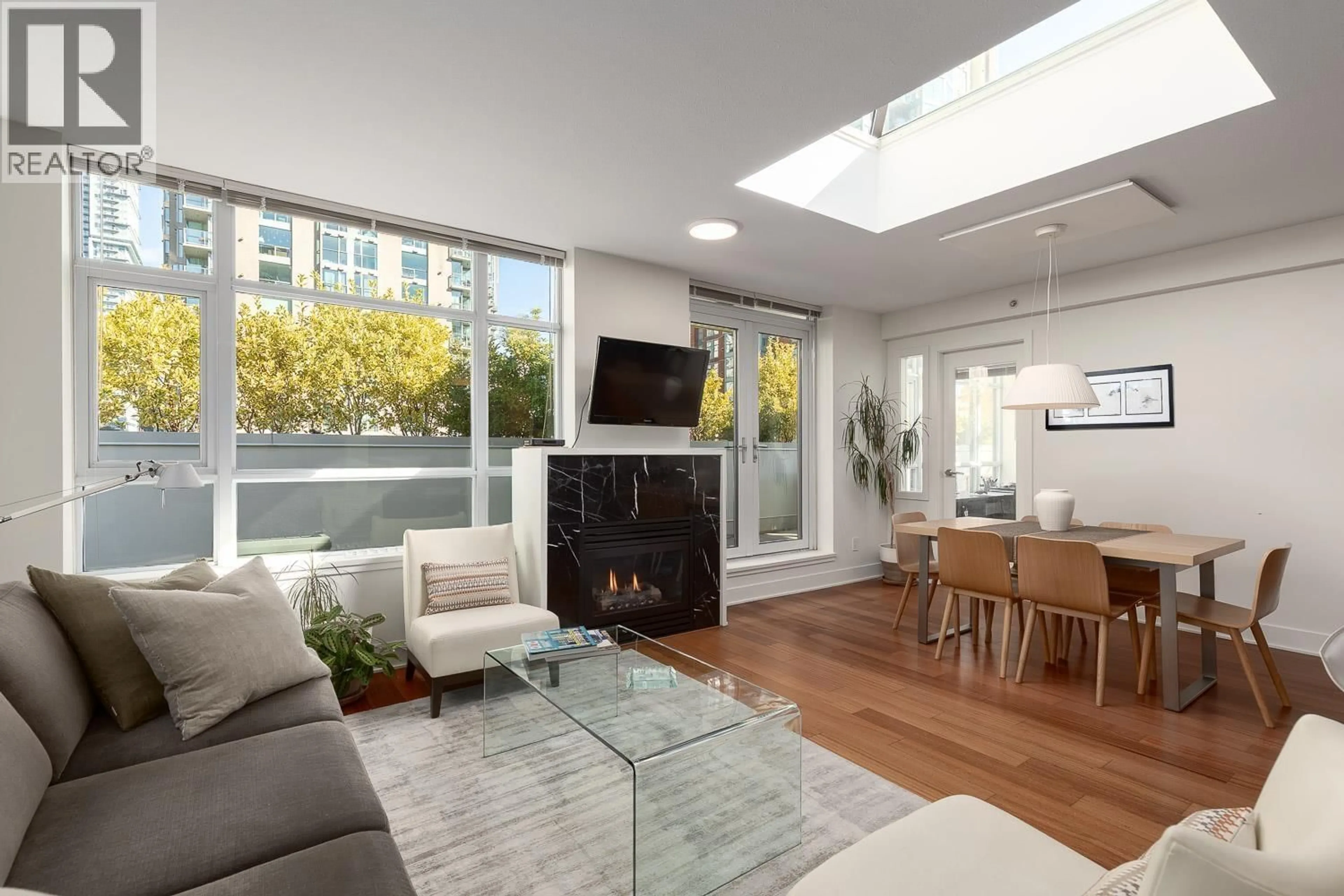 Living room with furniture, unknown for PH803 - 988 RICHARDS STREET, Vancouver British Columbia V6B8R2