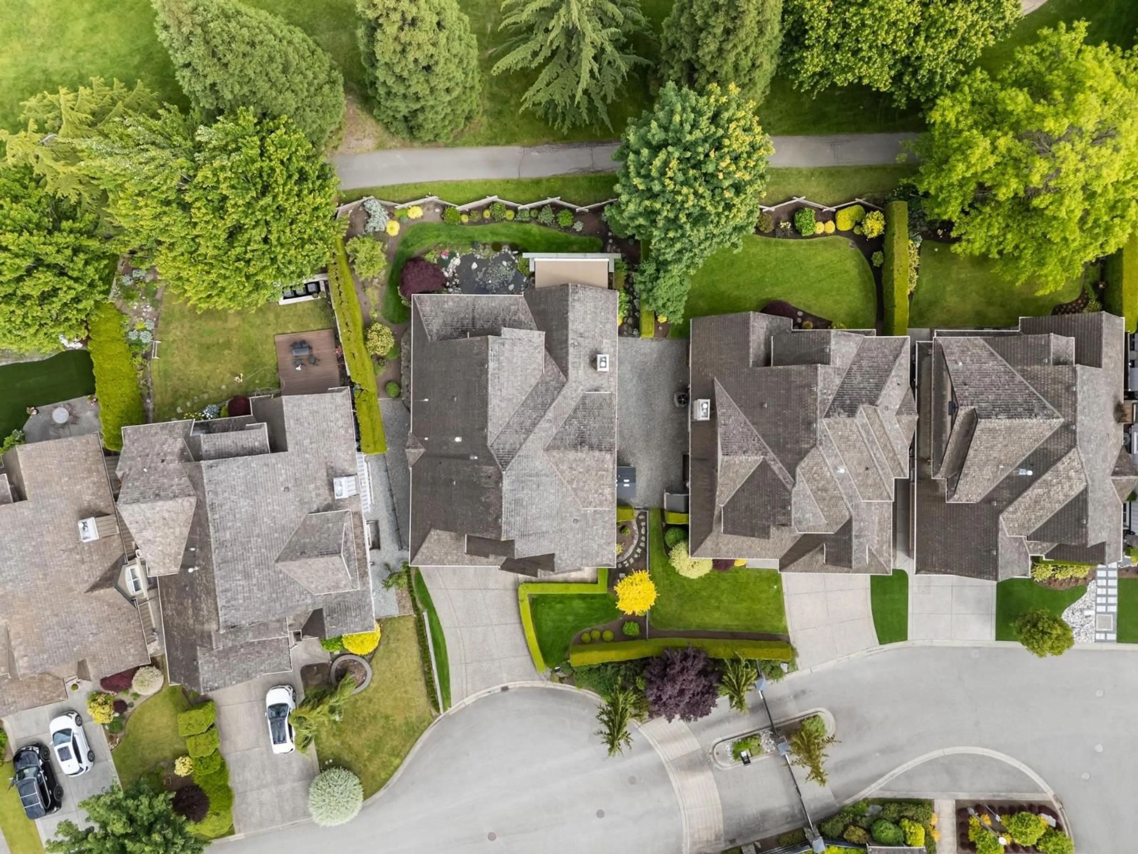 A pic from outside/outdoor area/front of a property/back of a property/a pic from drone, street for 1 - 3300 157A STREET, Surrey British Columbia V3Z2P2