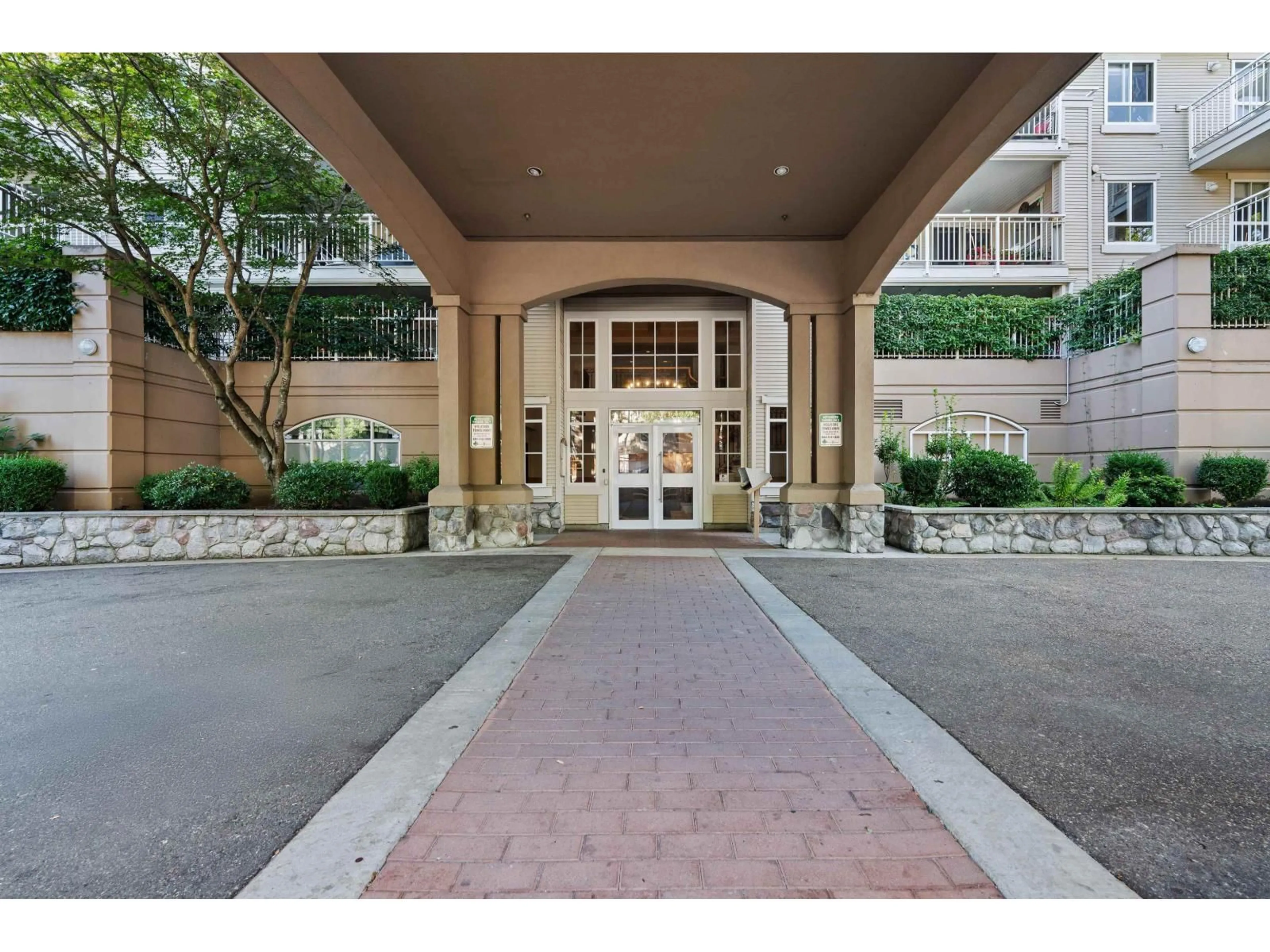 Indoor foyer for 326 - 19750 64 AVENUE, Langley British Columbia V2Y2T1
