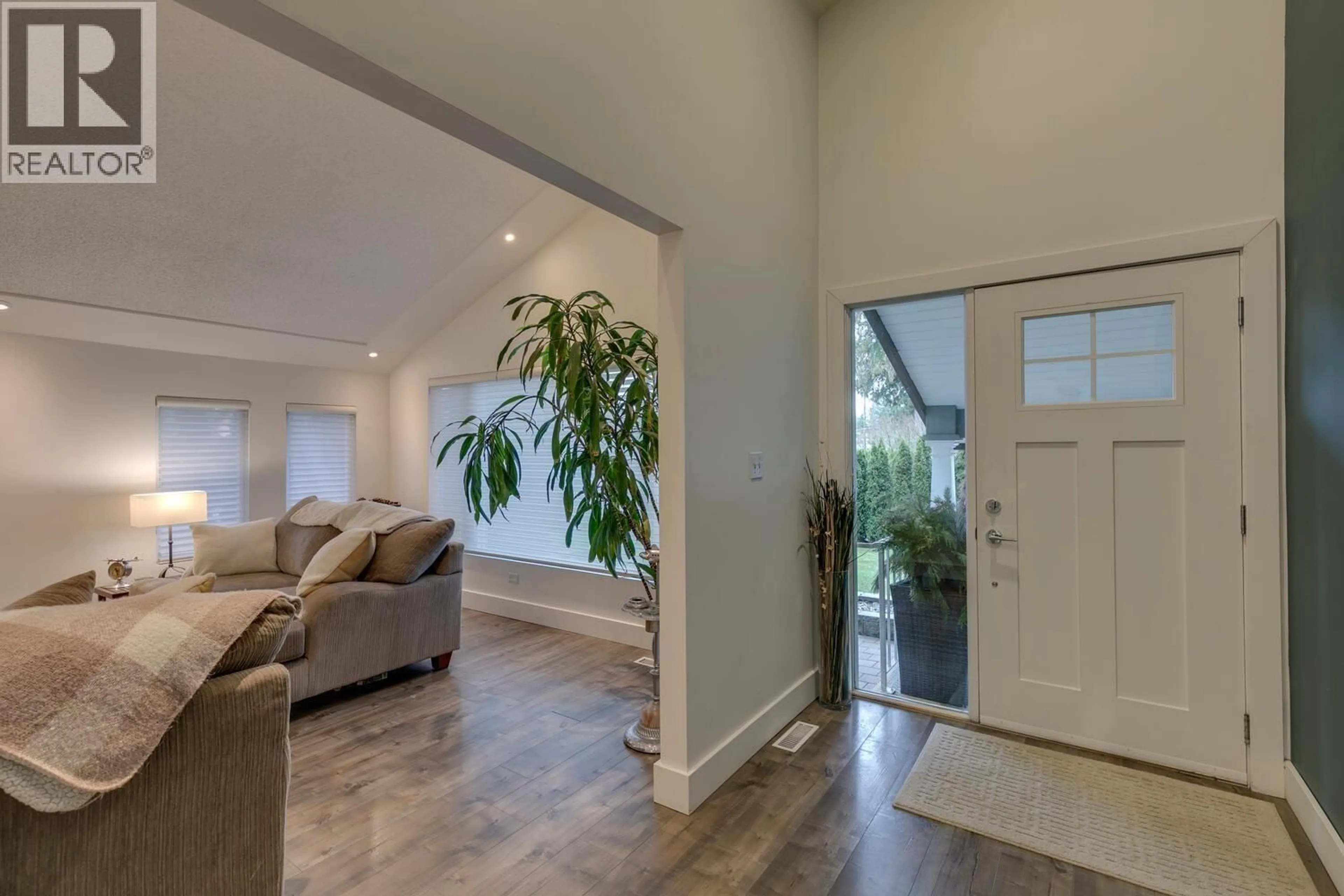 Indoor entryway for 19610 117A AVENUE, Pitt Meadows British Columbia V3Y1R8