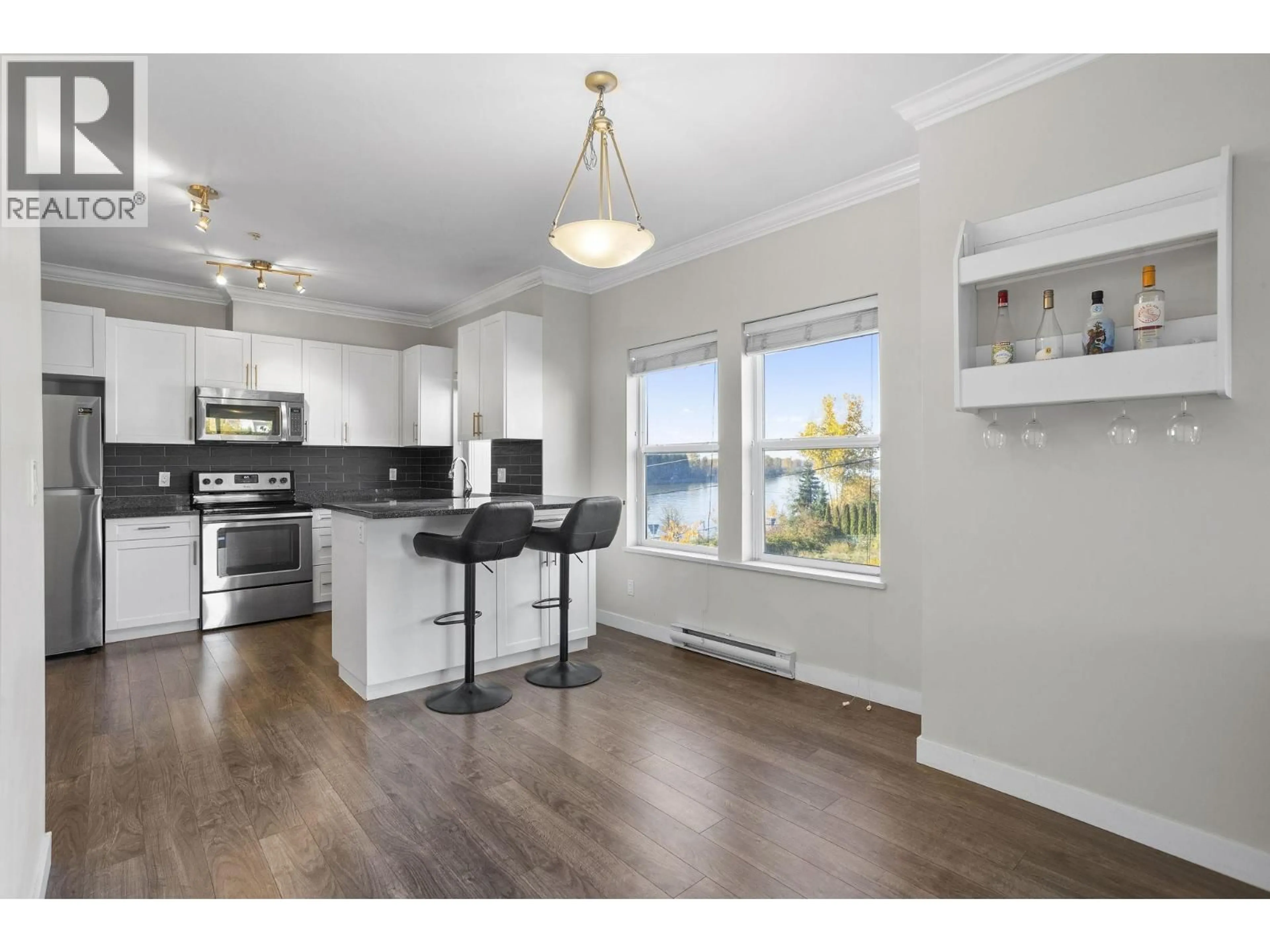 Open concept kitchen, wood/laminate floor for 301 - 11580 223 STREET, Maple Ridge British Columbia V2X9H1