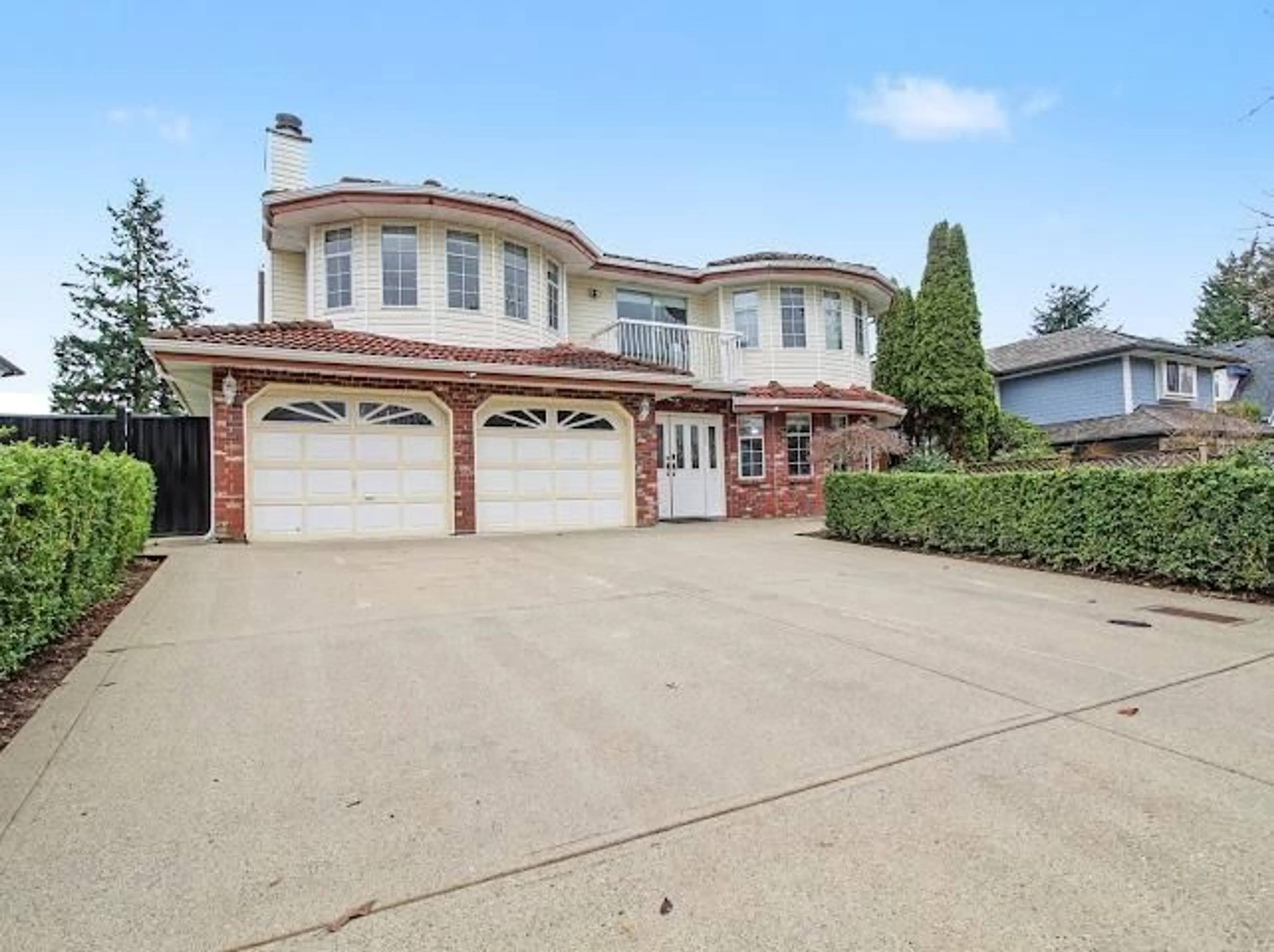 A pic from outside/outdoor area/front of a property/back of a property/a pic from drone, street for 14962 96A AVENUE, Surrey British Columbia V3R9V6