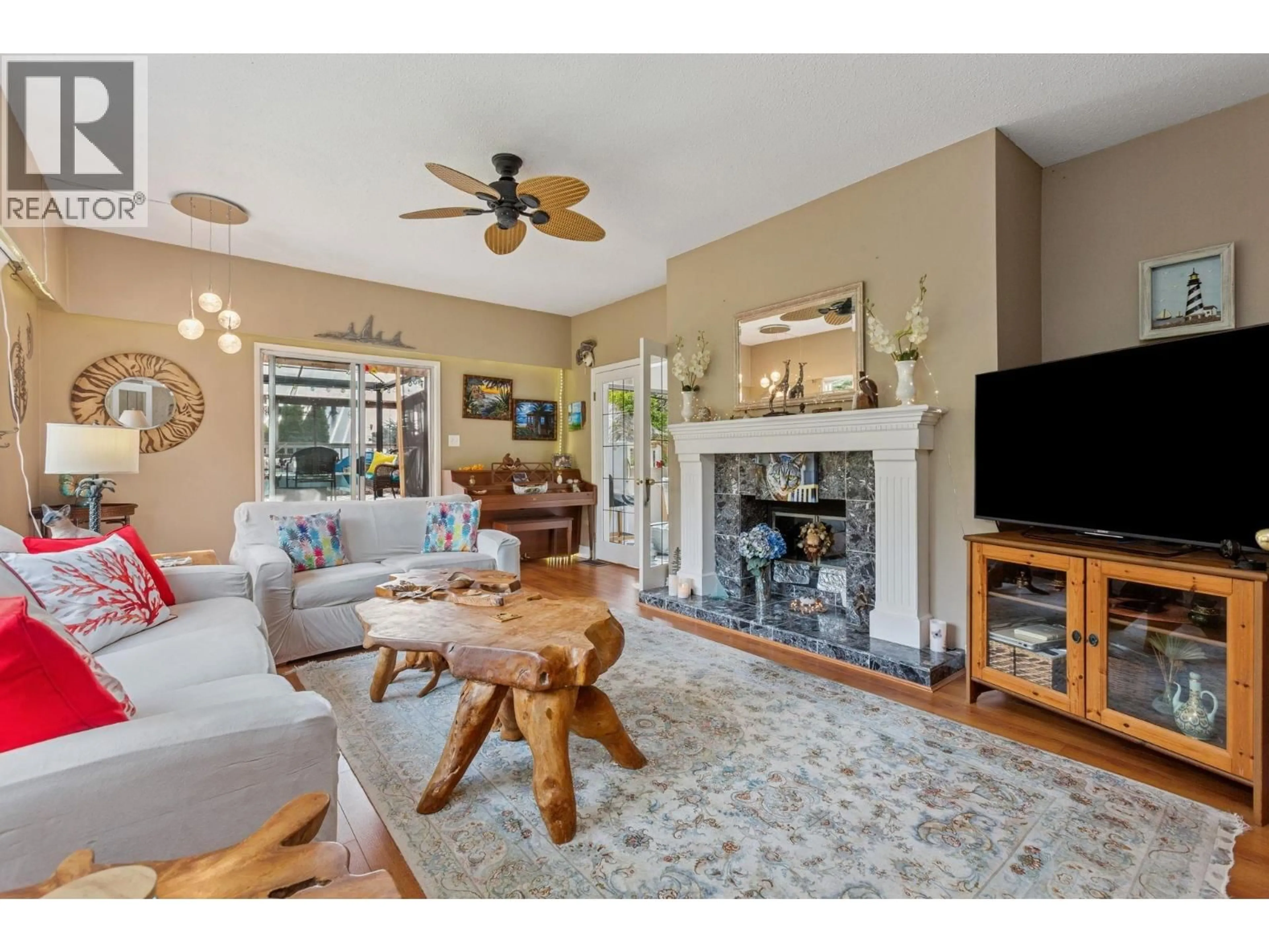 Living room with furniture, unknown for 5607 EAGLE HARBOUR ROAD, West Vancouver British Columbia V7W1P4