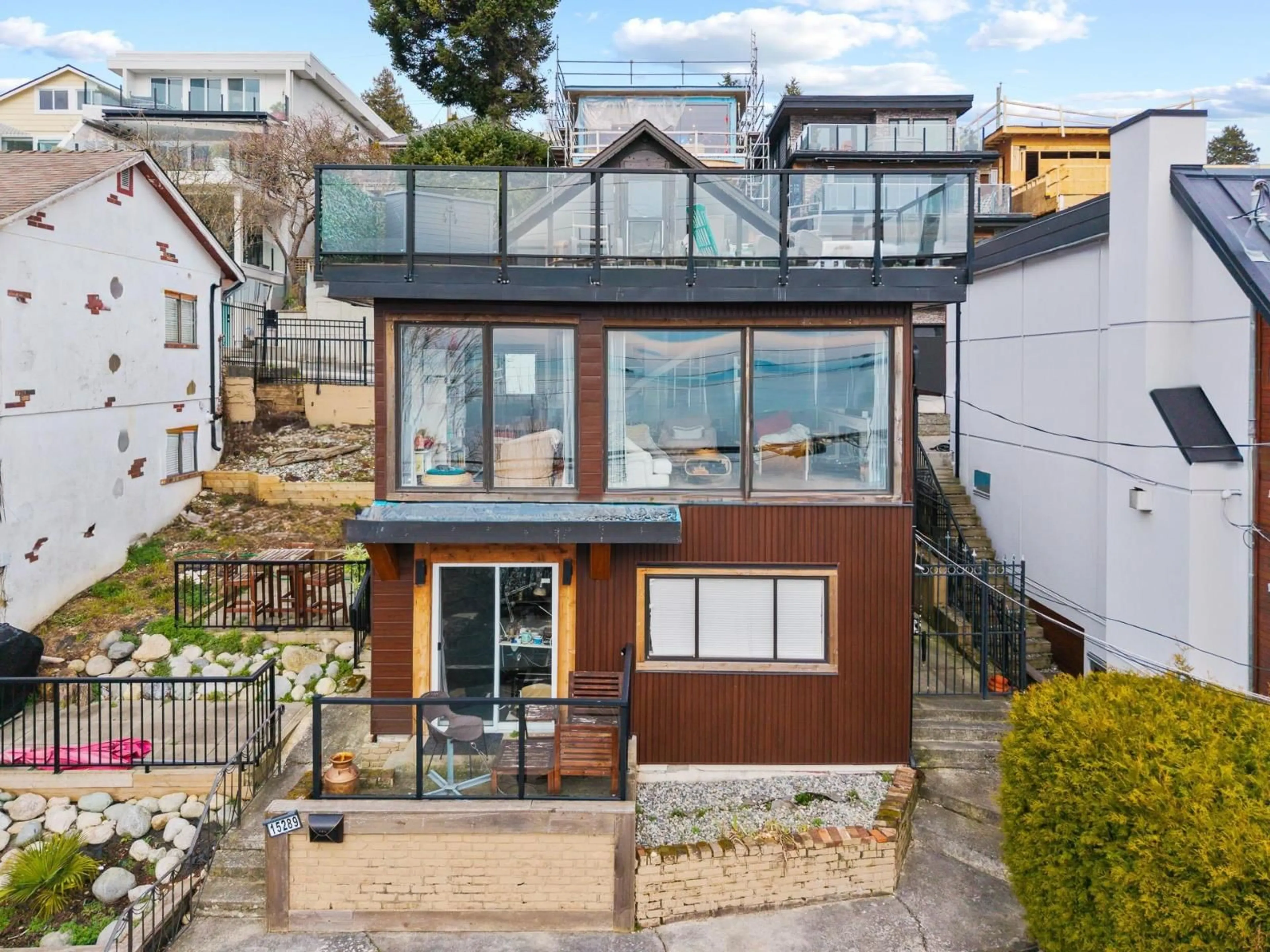 A pic from outside/outdoor area/front of a property/back of a property/a pic from drone, street for 15289 MARINE DRIVE, White Rock British Columbia V4B1C7