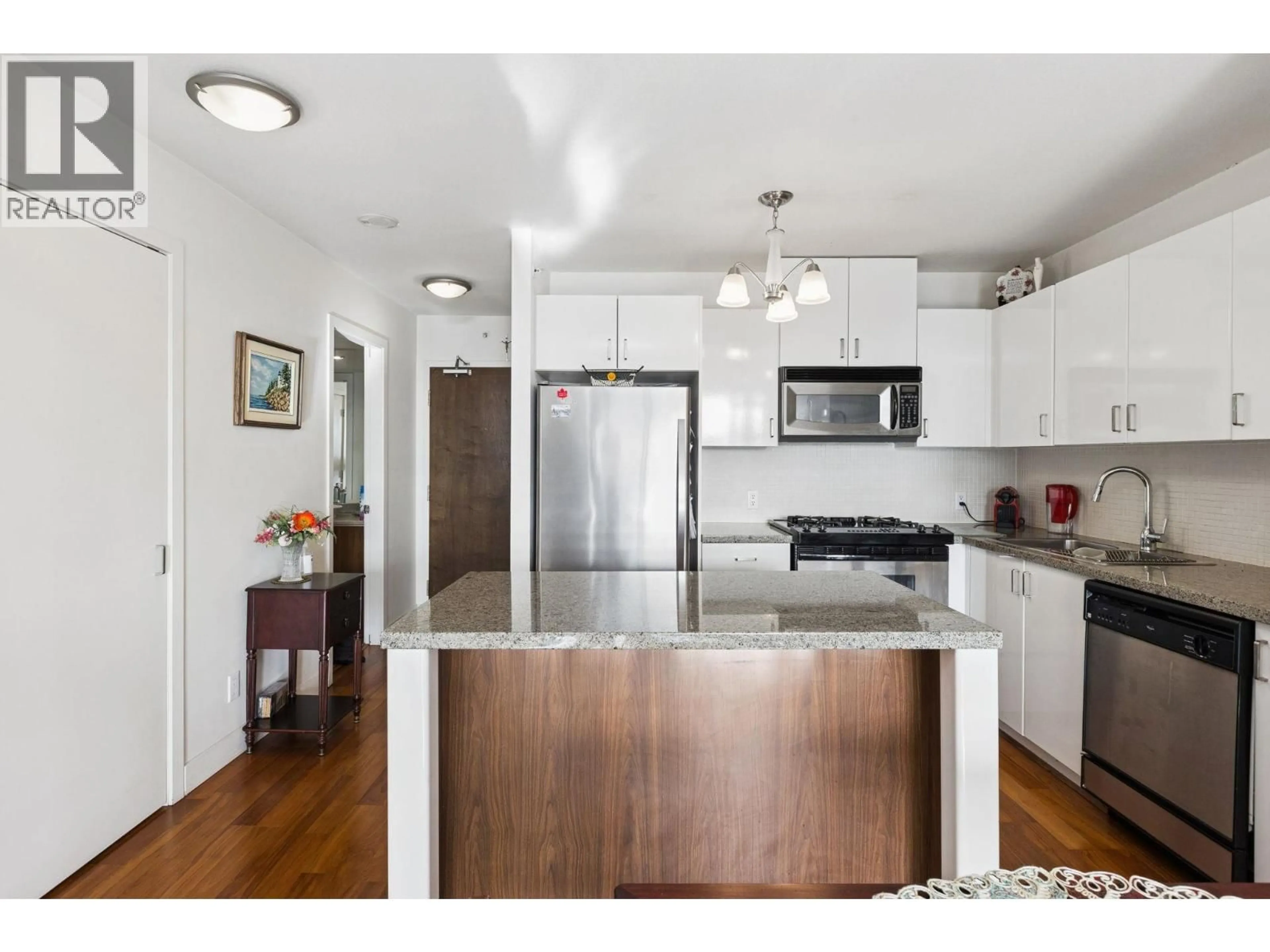Open concept kitchen, unknown for 810 - 175 1ST STREET, North Vancouver British Columbia V7M3N9