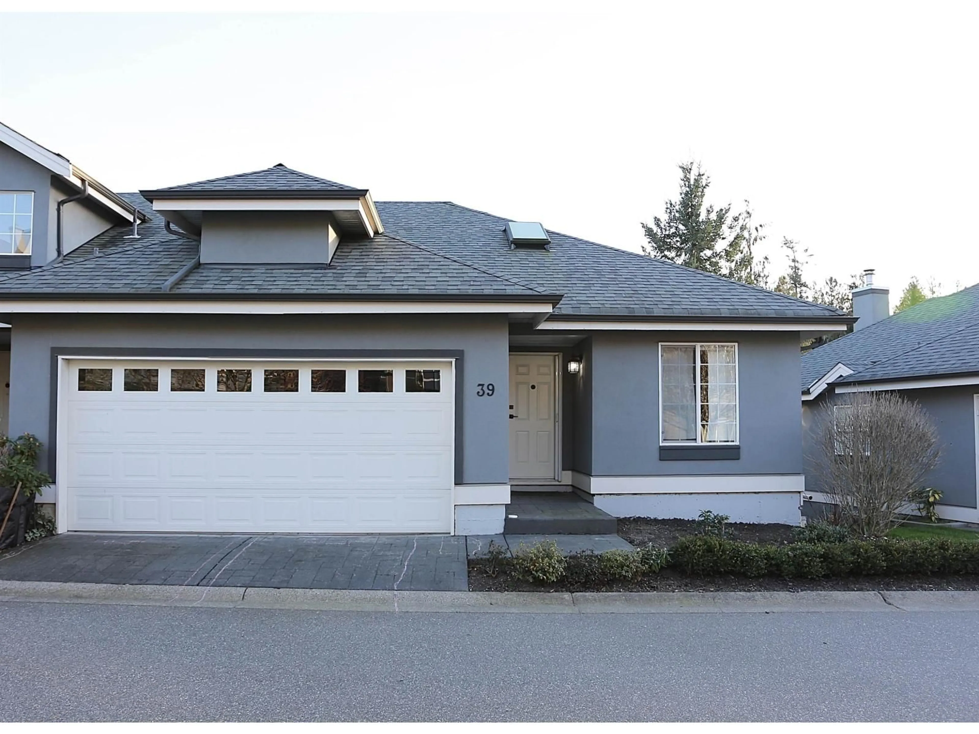 Home with vinyl exterior material, street for 39 - 2068 WINFIELD DRIVE, Abbotsford British Columbia V3G1M4