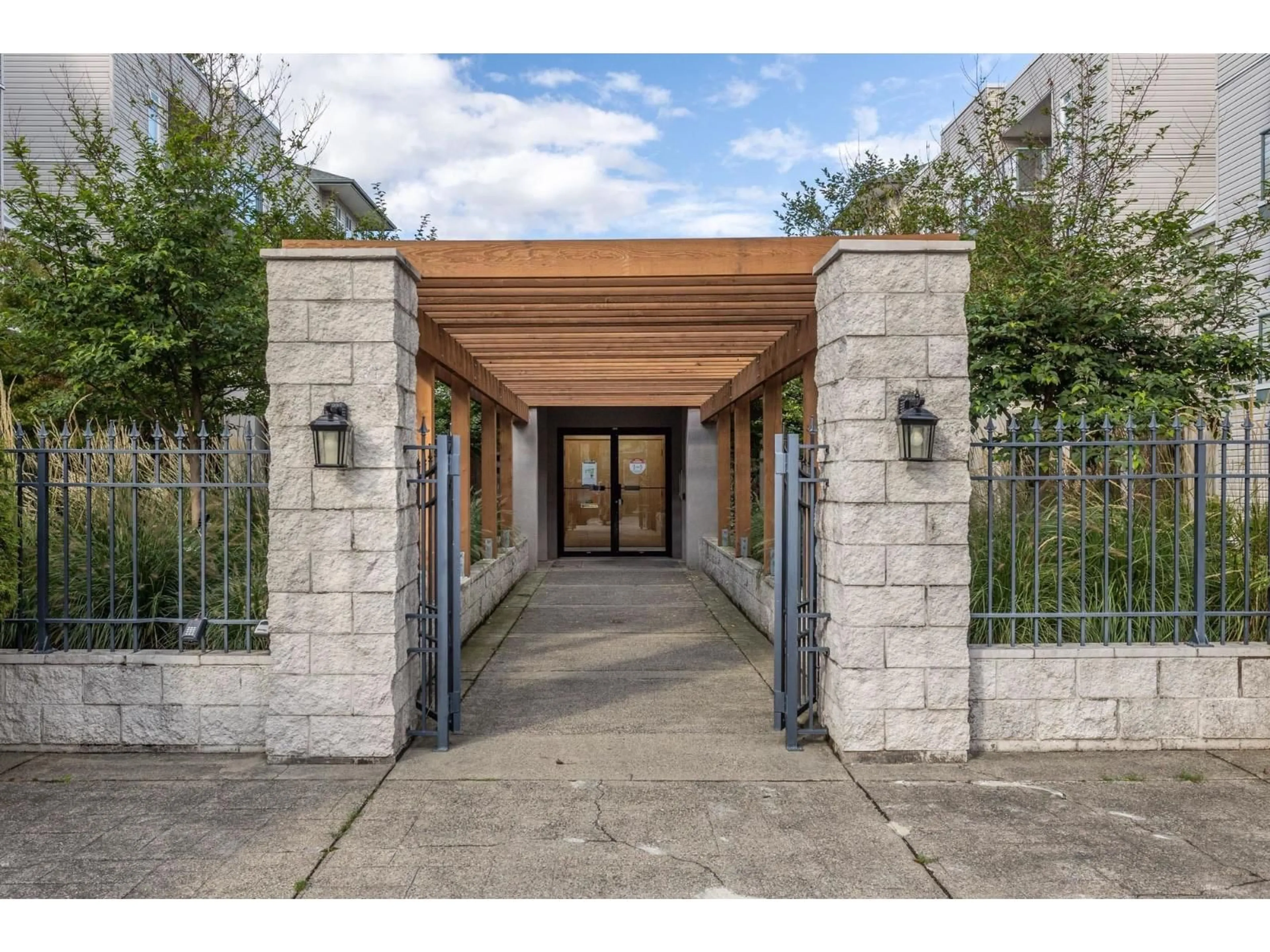 Indoor entryway for 204 - 32075 GEORGE FERGUSON WAY, Abbotsford British Columbia V2T2K7