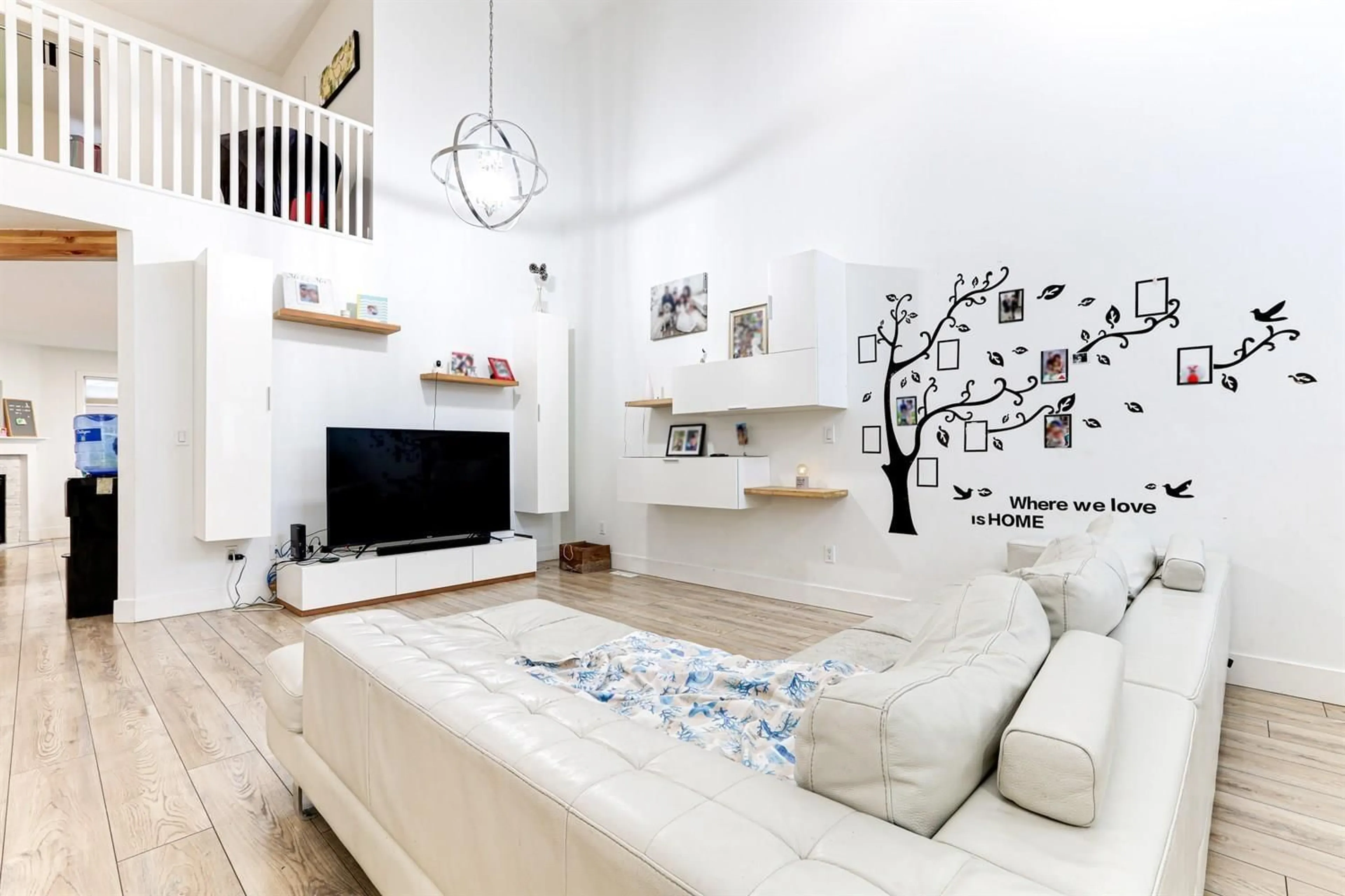 Living room with furniture, unknown for 6 - 16995 64 AVENUE, Surrey British Columbia V3S0V9