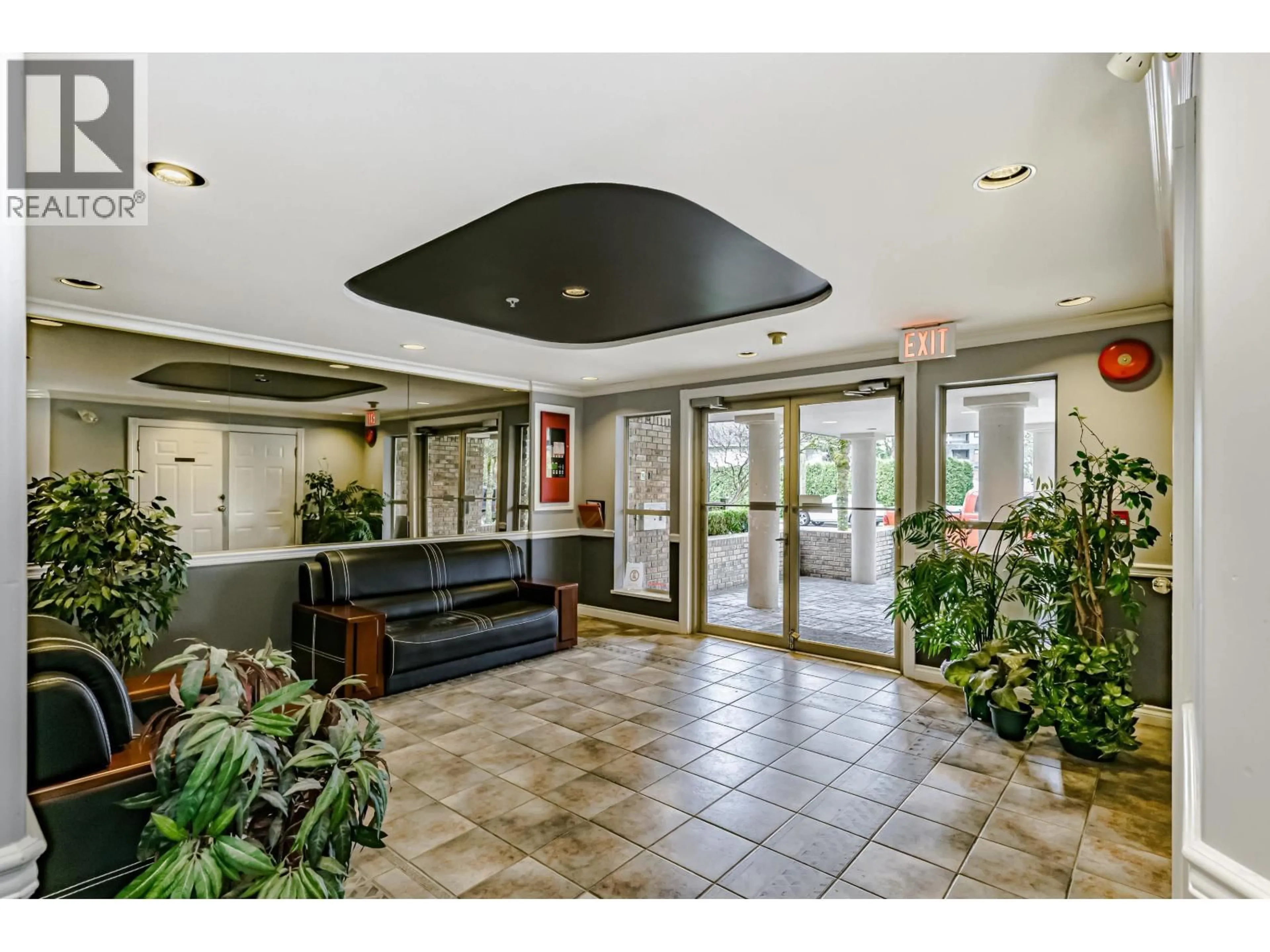 Indoor foyer for 301 - 3128 FLINT STREET, Coquitlam British Columbia V3B4J1