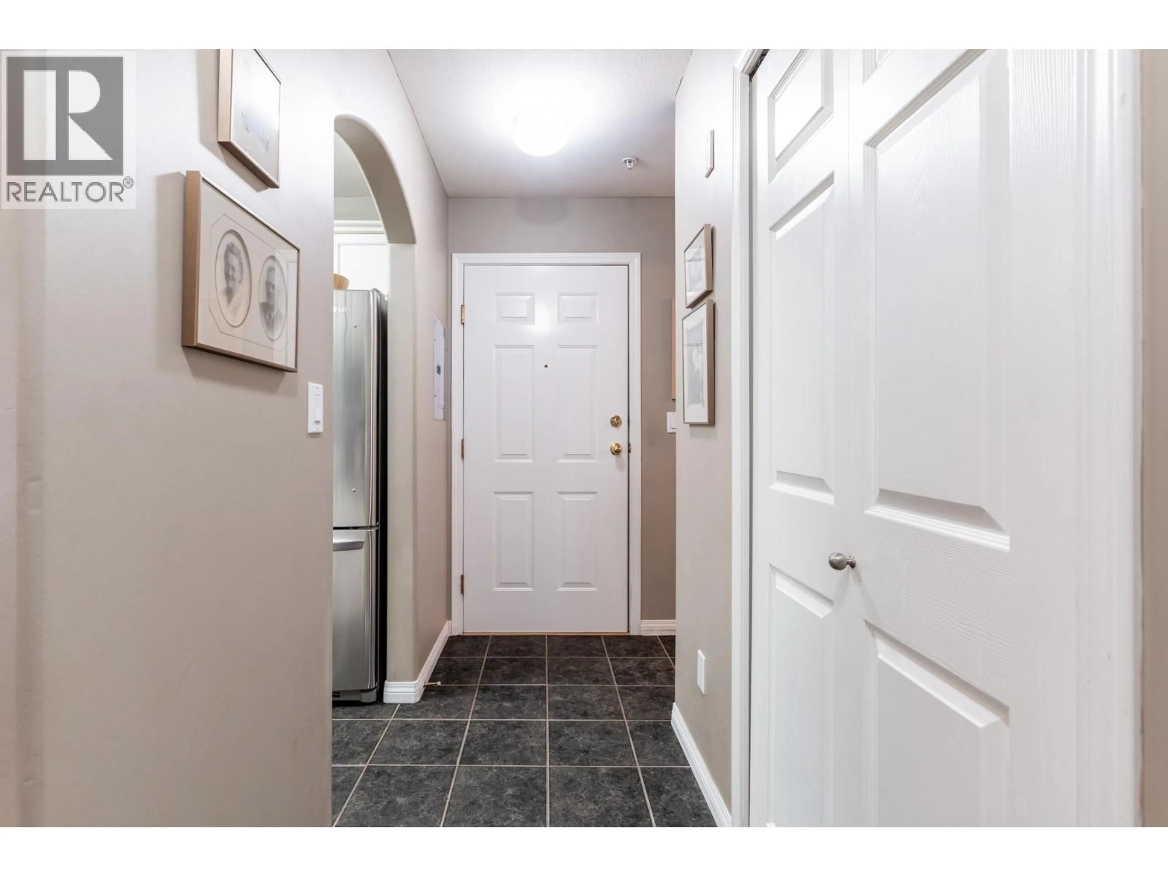 Indoor entryway for 301 - 3128 FLINT STREET, Coquitlam British Columbia V3B4J1