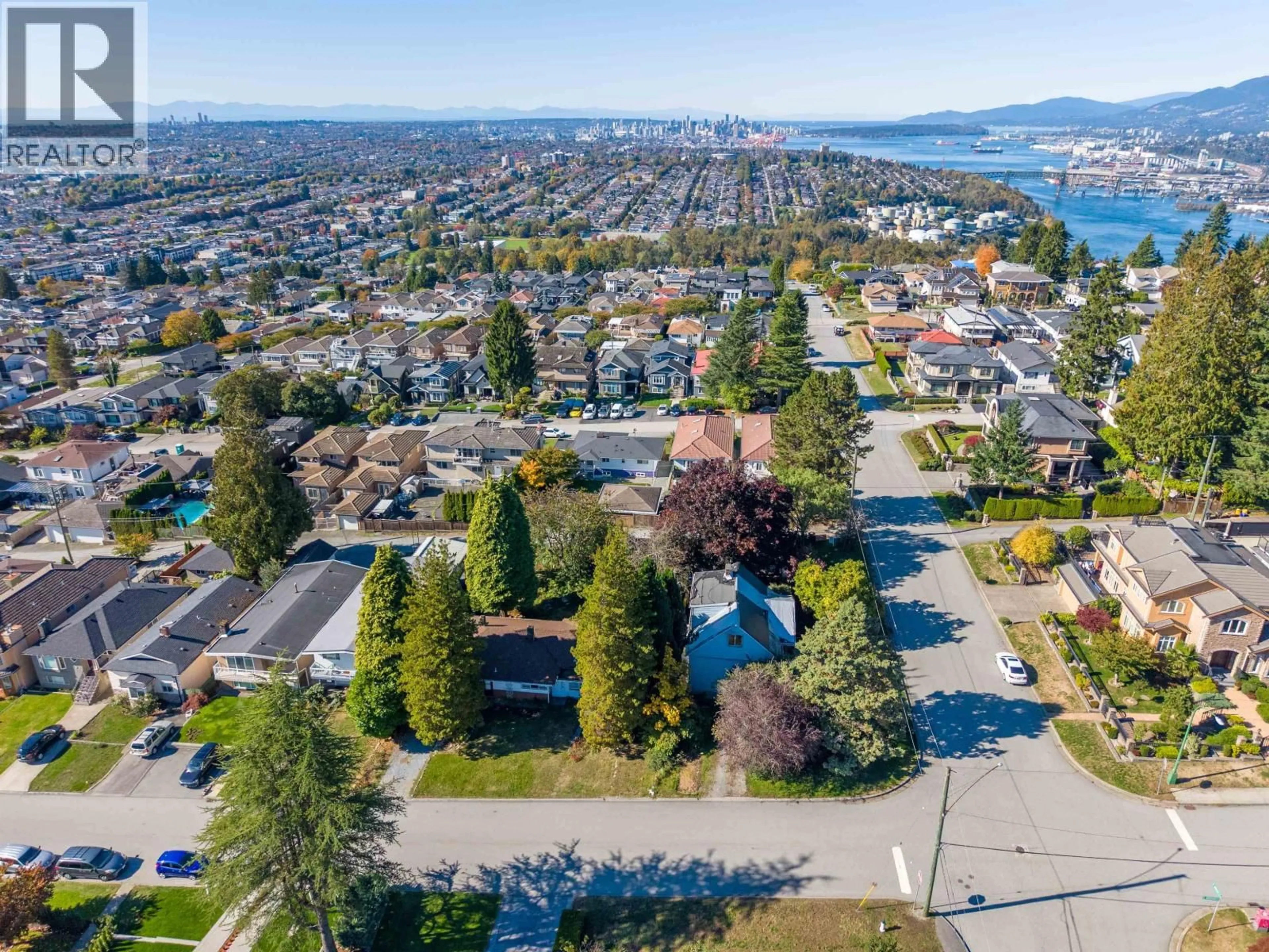 A pic from outside/outdoor area/front of a property/back of a property/a pic from drone, unknown for 123 GROSVENOR AVENUE, Burnaby British Columbia V5B1J1