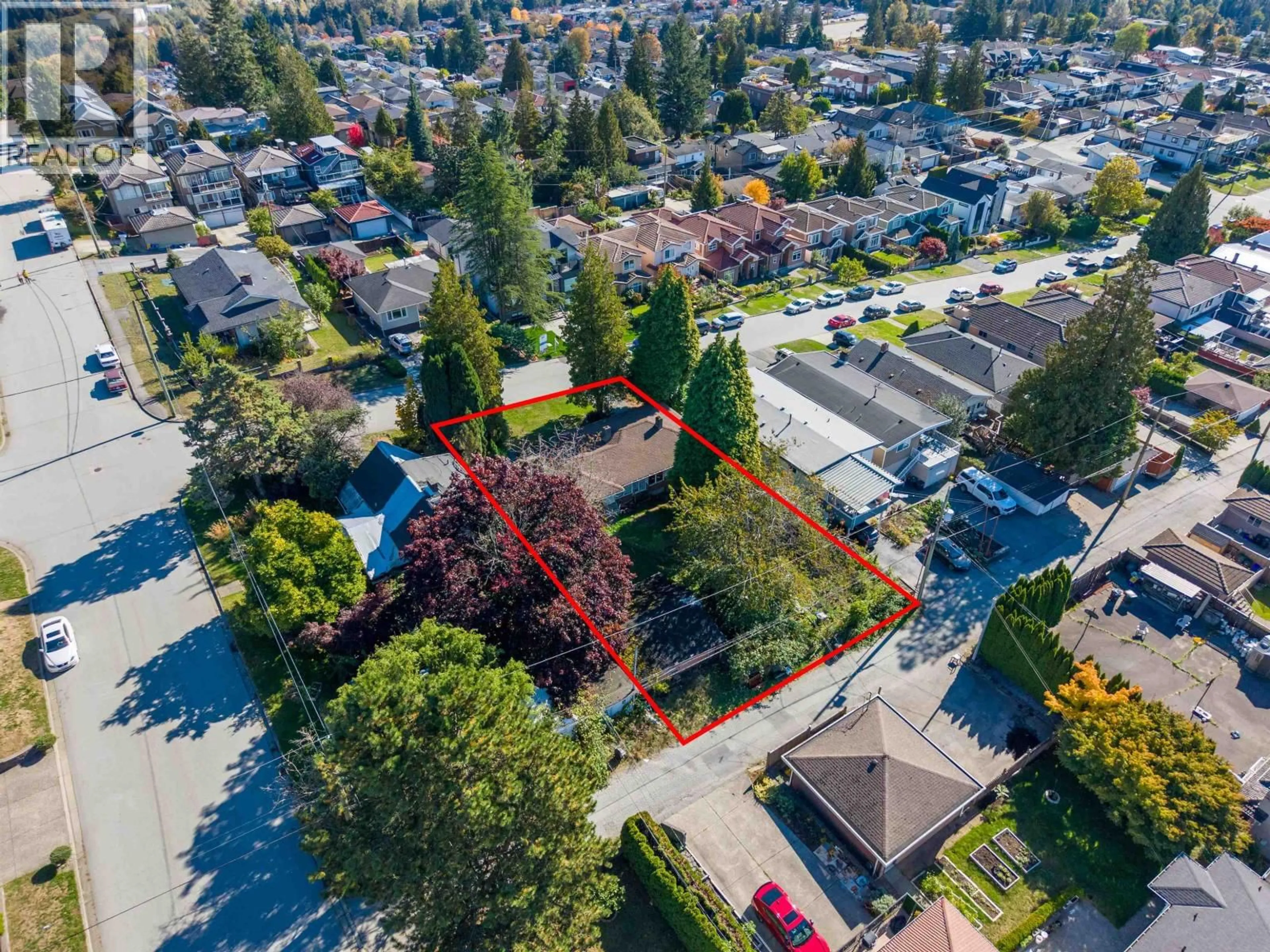 A pic from outside/outdoor area/front of a property/back of a property/a pic from drone, street for 123 GROSVENOR AVENUE, Burnaby British Columbia V5B1J1