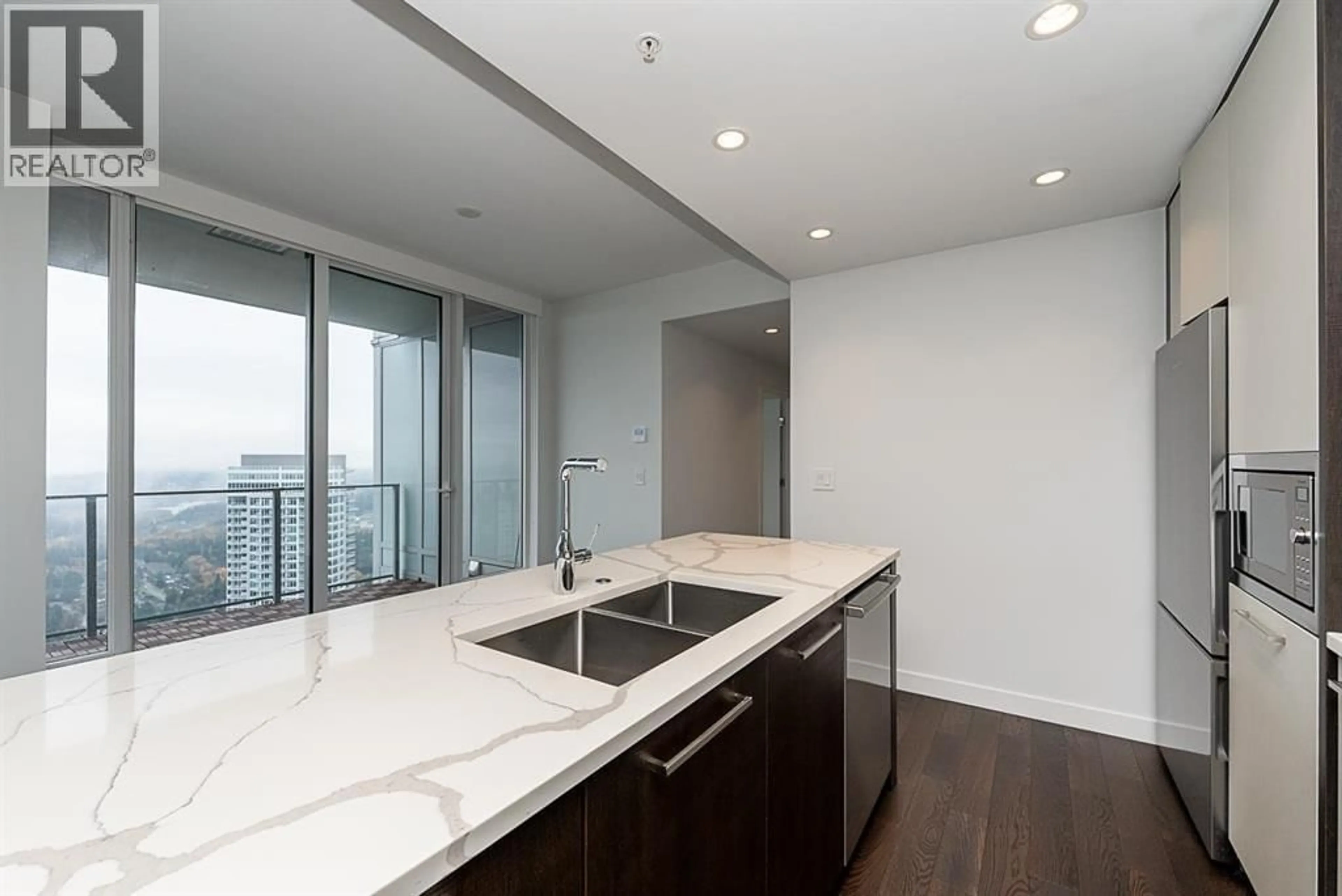 Unknown for 4601 - 567 CLARKE ROAD, Coquitlam British Columbia V3J0K7