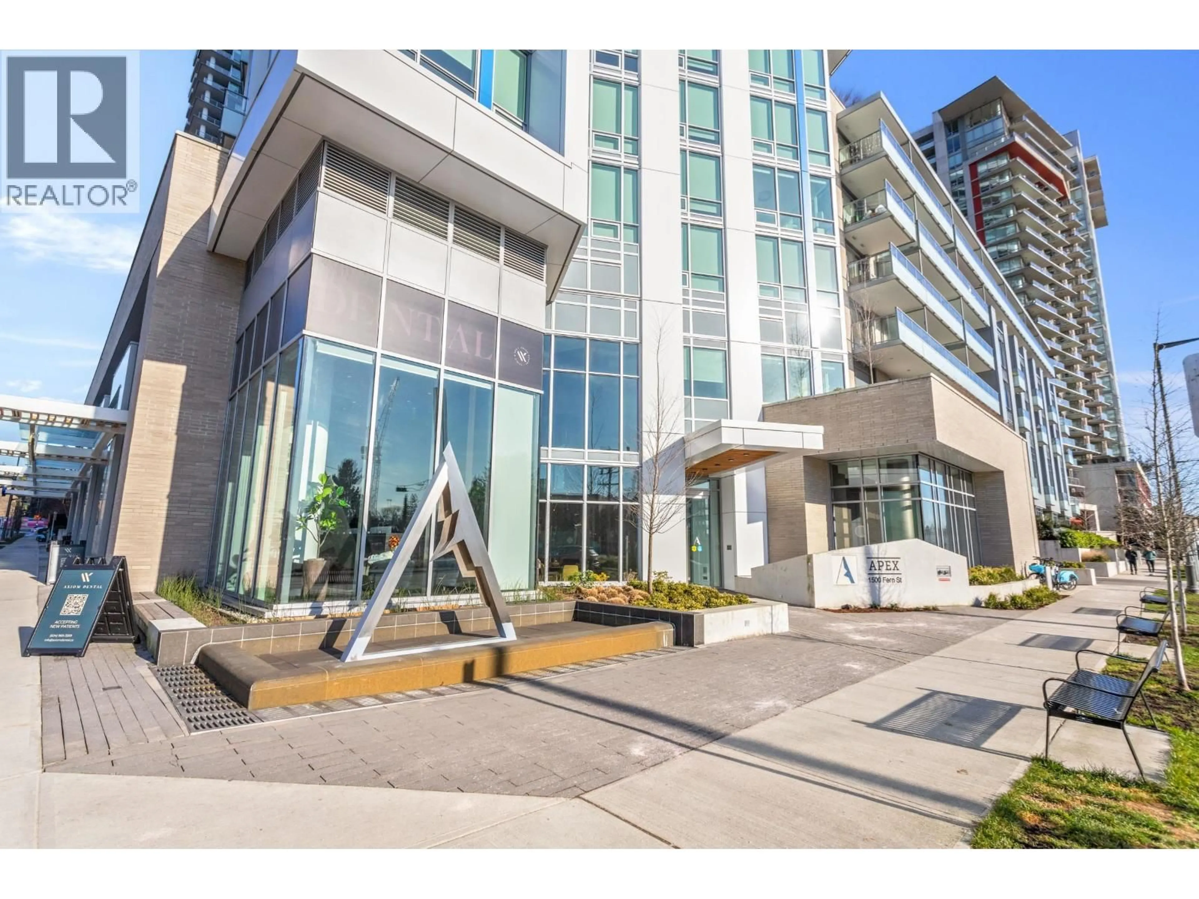 Indoor foyer for 2306 - 1500 FERN STREET, North Vancouver British Columbia V7J0E6