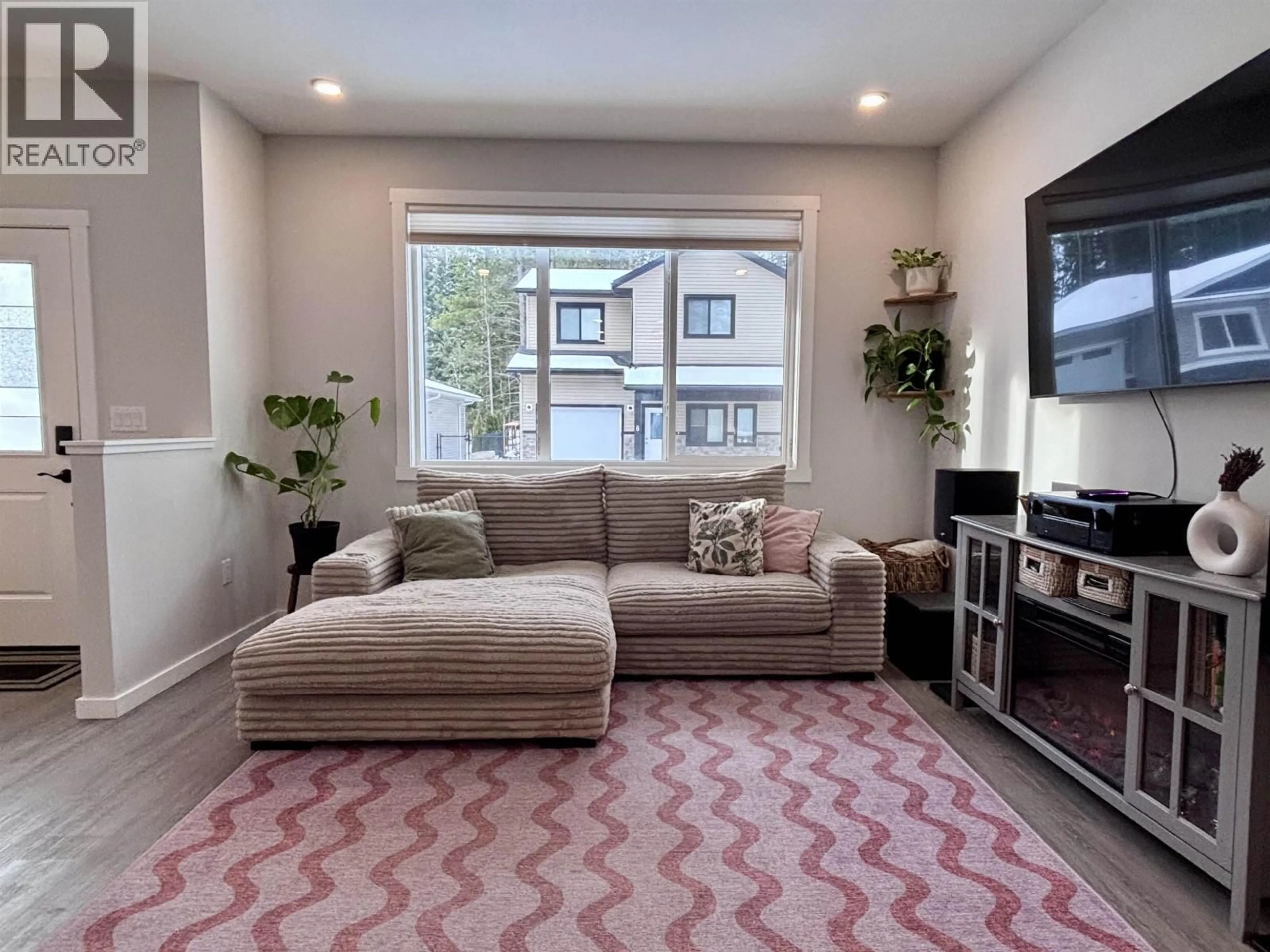 Living room with furniture, carpet floor for 9 - 4921 HALLIWELL AVENUE, Terrace British Columbia V8G0K9