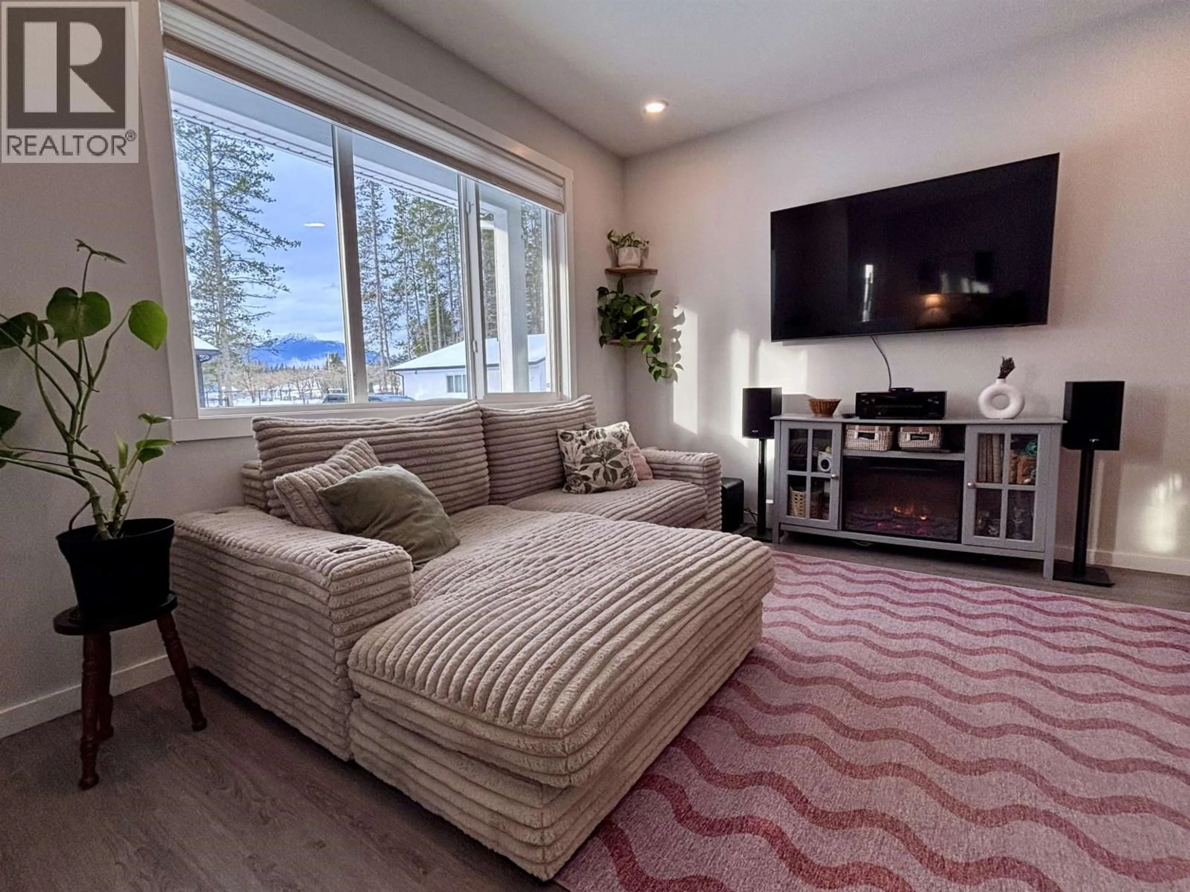 Living room with furniture, carpet floor for 9 - 4921 HALLIWELL AVENUE, Terrace British Columbia V8G0K9