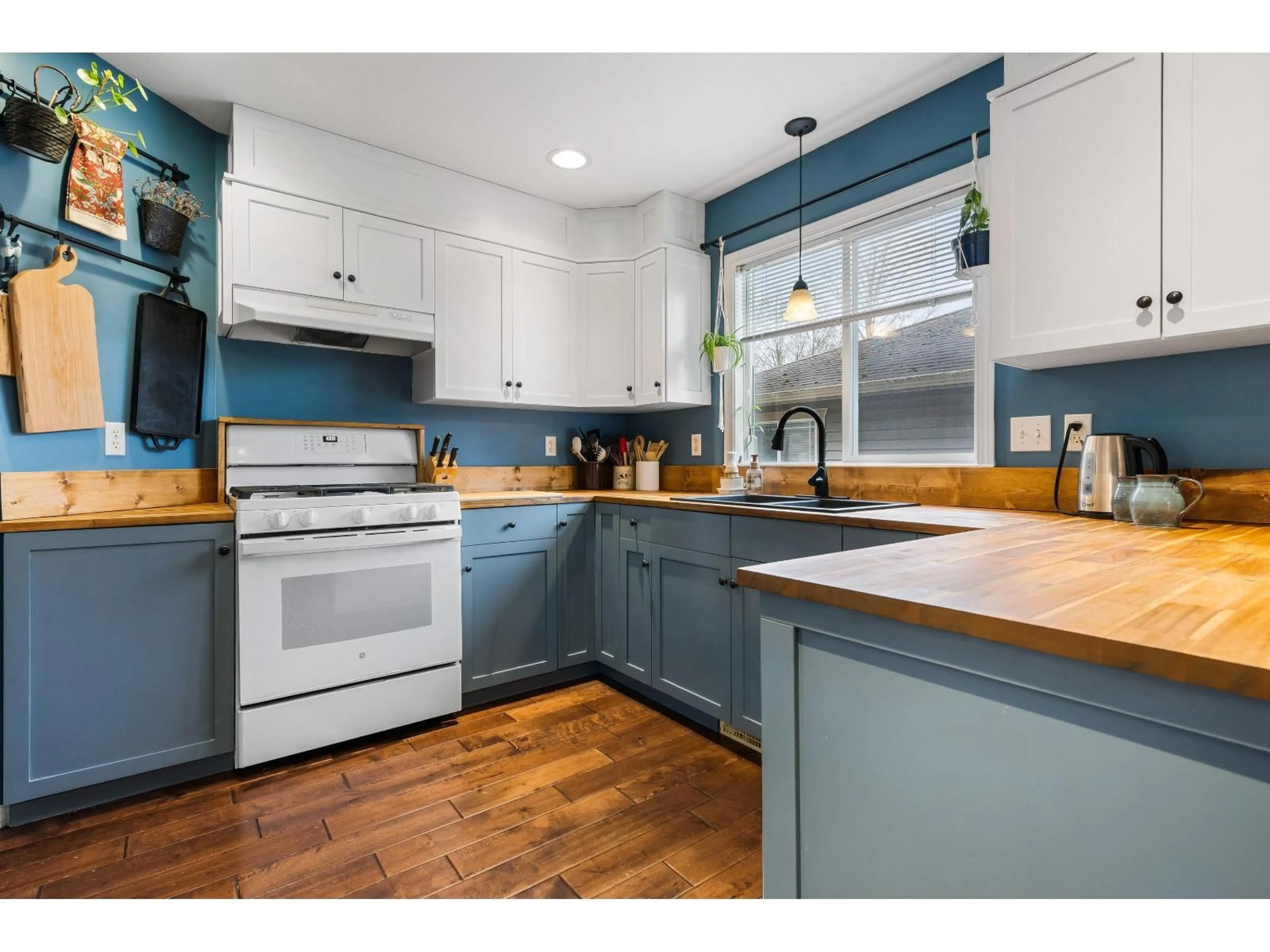 Open concept kitchen, unknown for 3 - 46906 RUSSELL ROAD, Chilliwack British Columbia V2R5T3