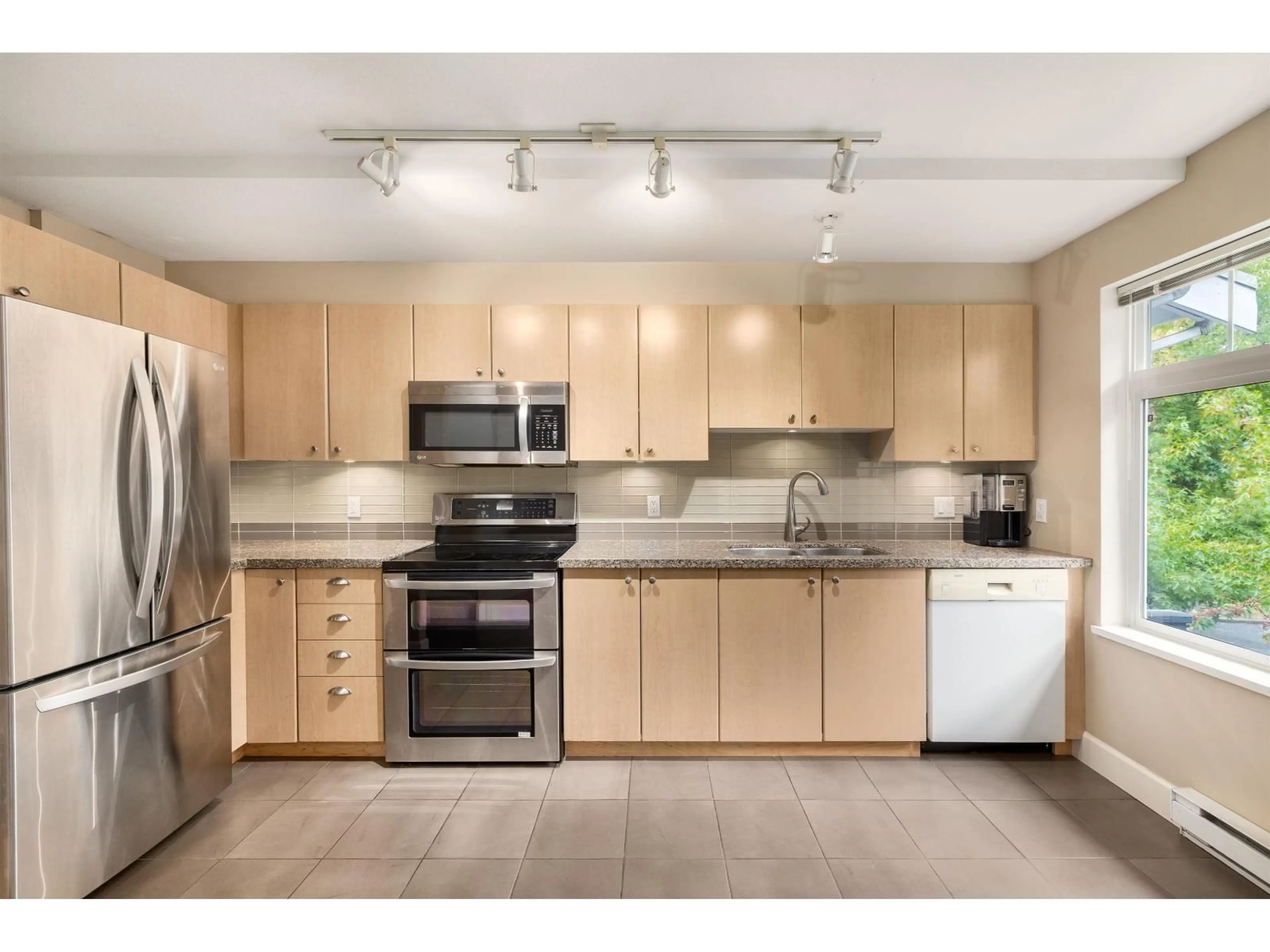 Standard kitchen, unknown for 109 - 15236 36 AVENUE, Surrey British Columbia V3Z2B3