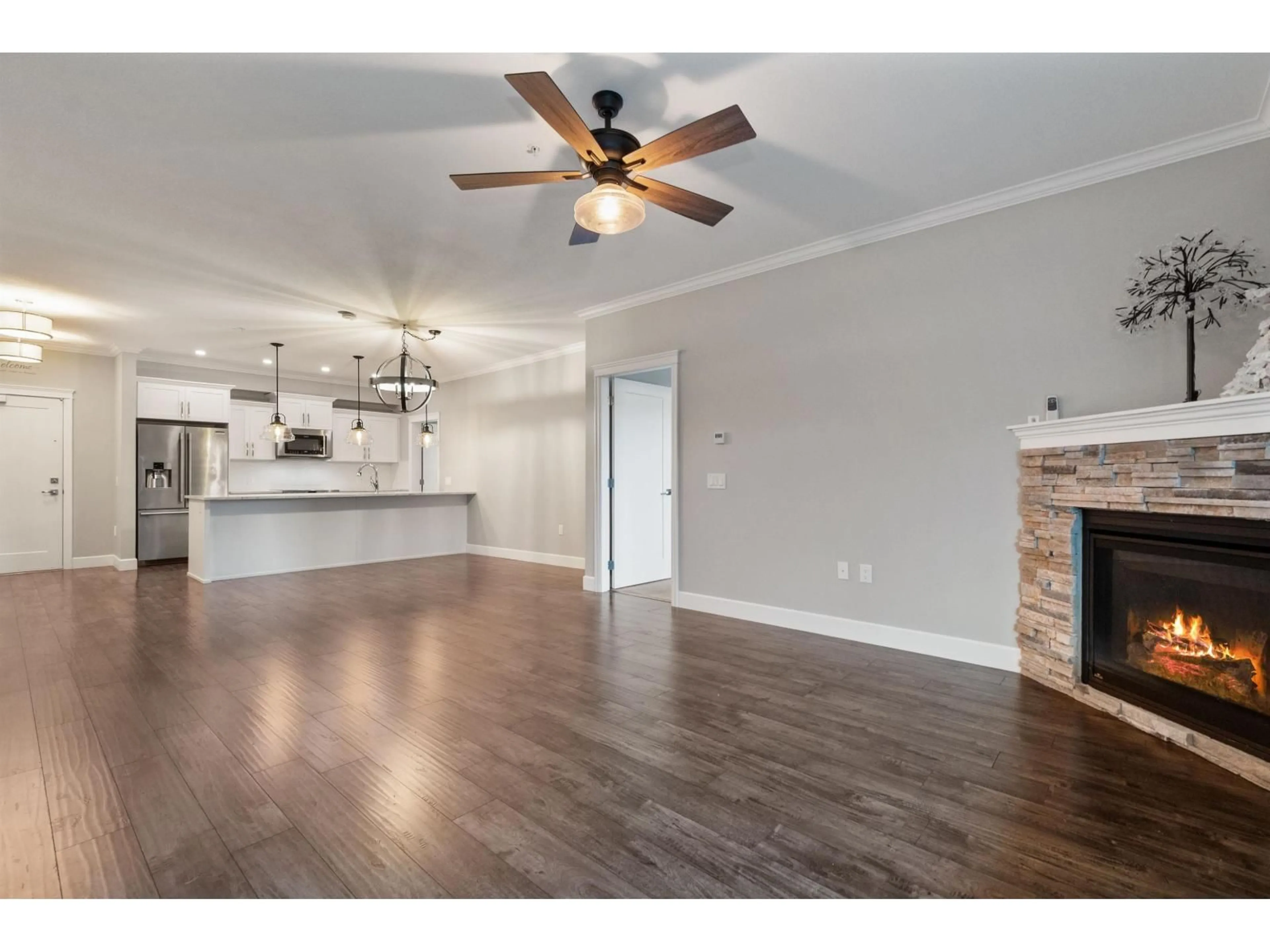 Open concept kitchen, wood/laminate floor for 108 - 45754 KEITH WILSON ROAD, Chilliwack British Columbia V2R6A9