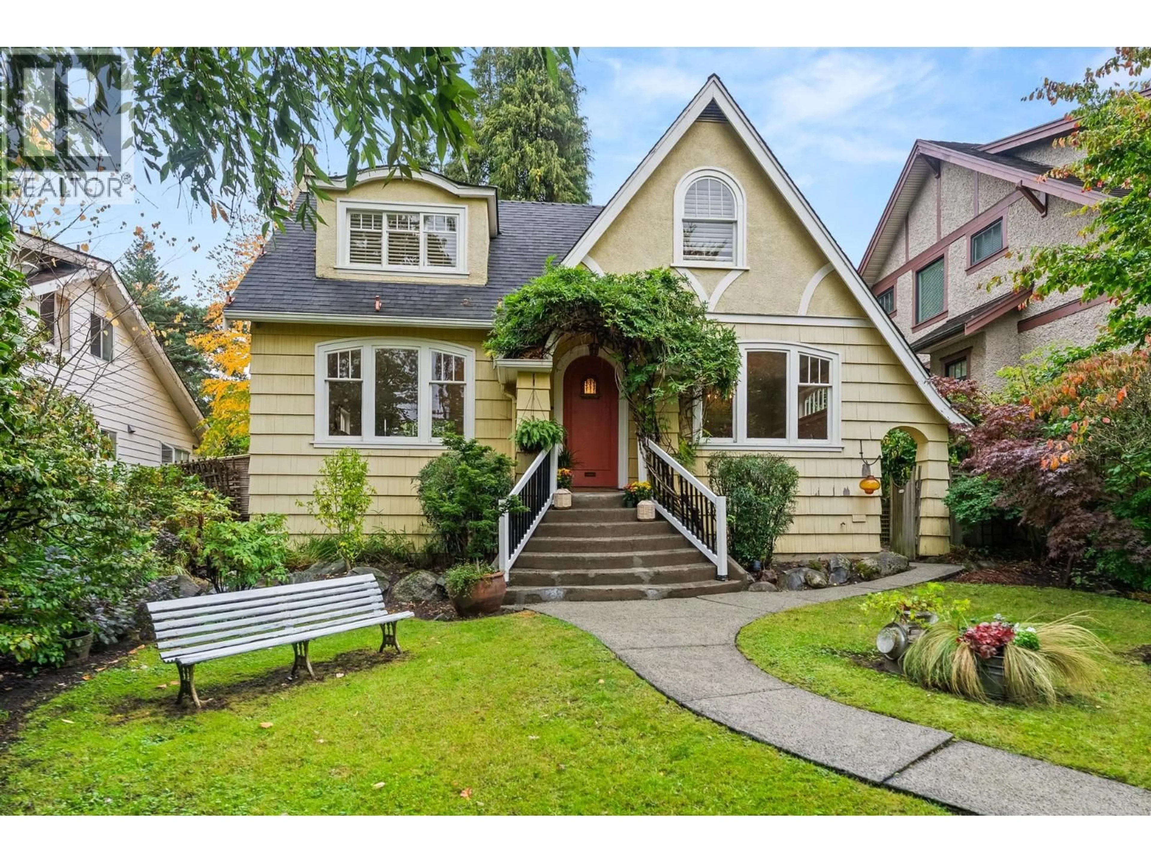 Home with vinyl exterior material, street for 3141 39TH AVENUE, Vancouver British Columbia V6N2Z7