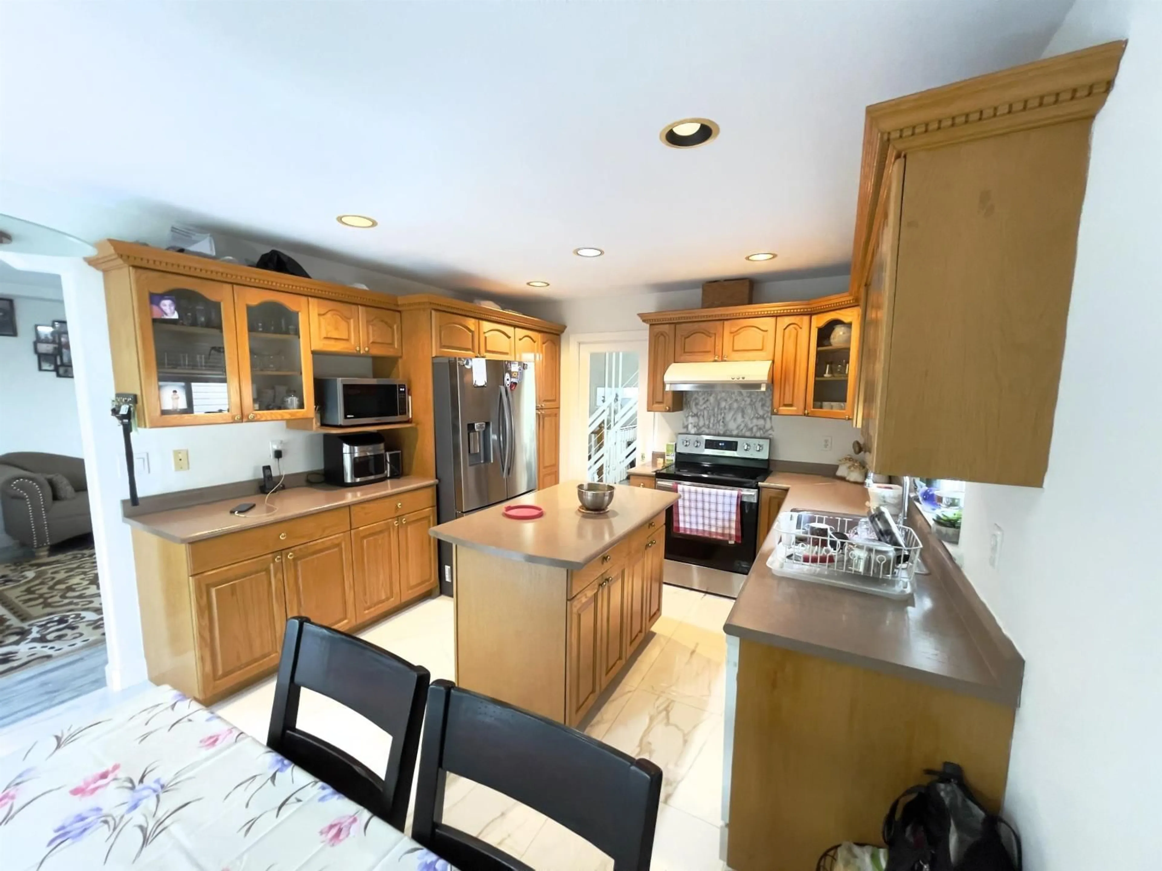 Open concept kitchen, unknown for 31638 HARMONY COURT, Abbotsford British Columbia V2T6S6