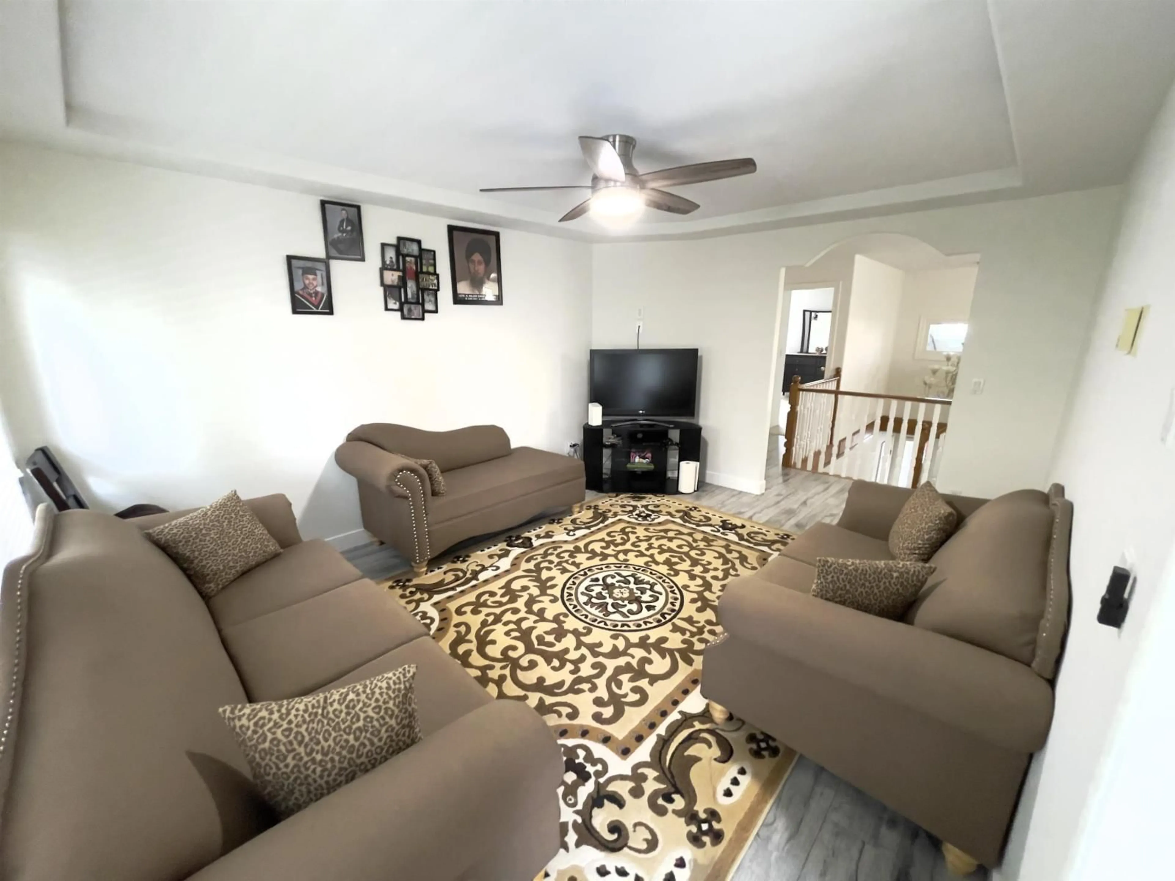 Living room with furniture, unknown for 31638 HARMONY COURT, Abbotsford British Columbia V2T6S6